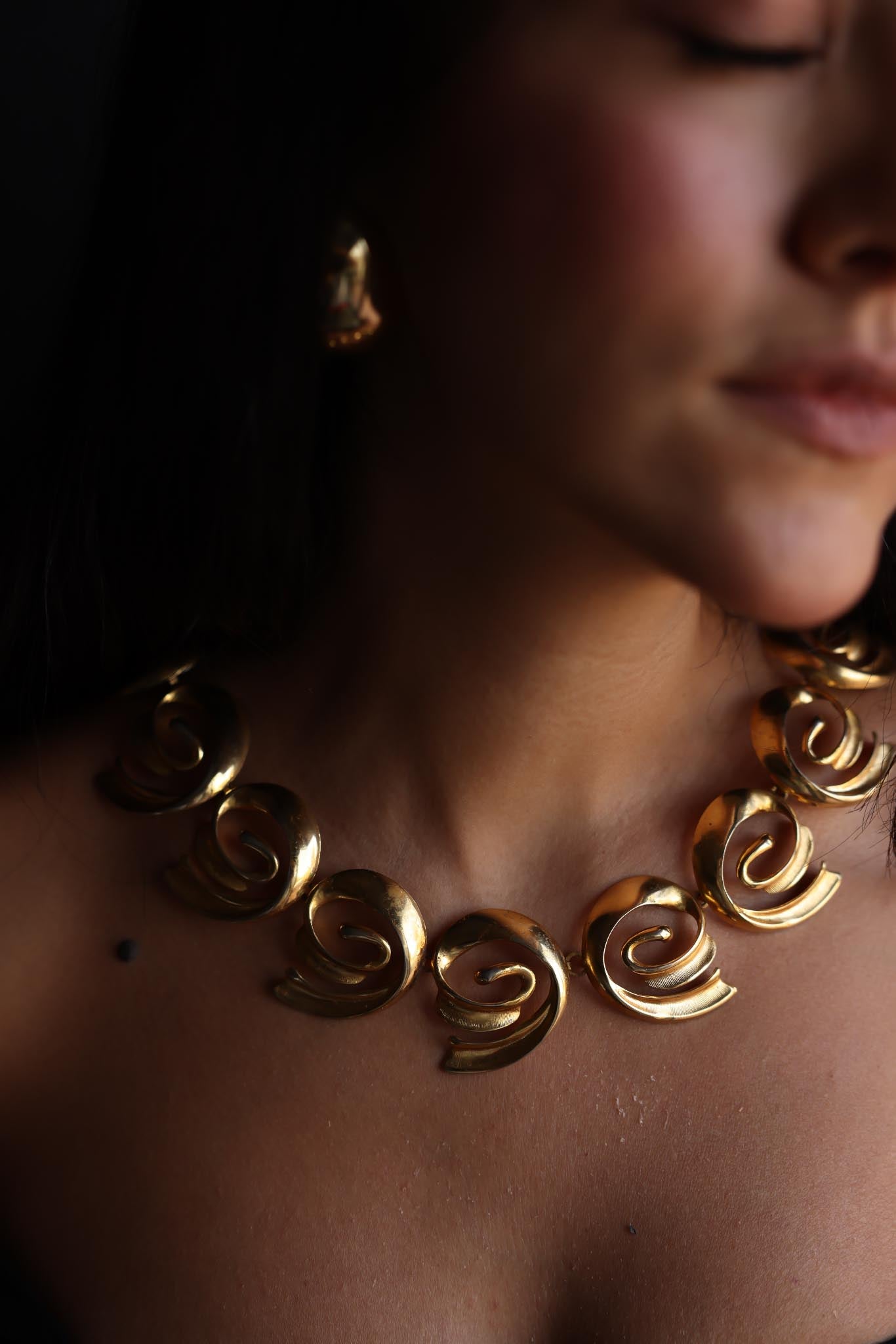 Scroll Link Gold-Toned Necklace|Vintage Baazaar 