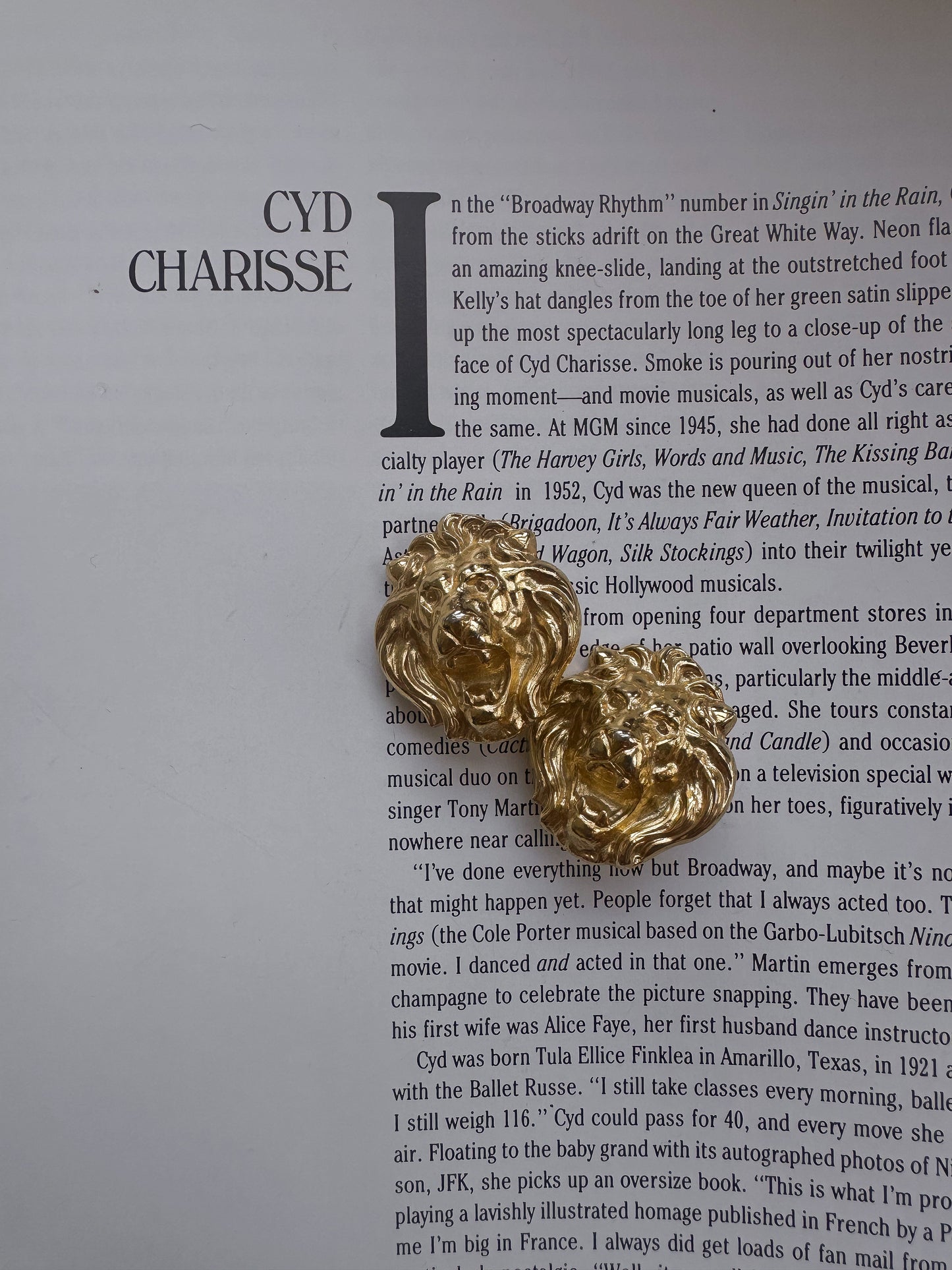 Gold Tone Lion Head Earrings|Vintage Baazaar 