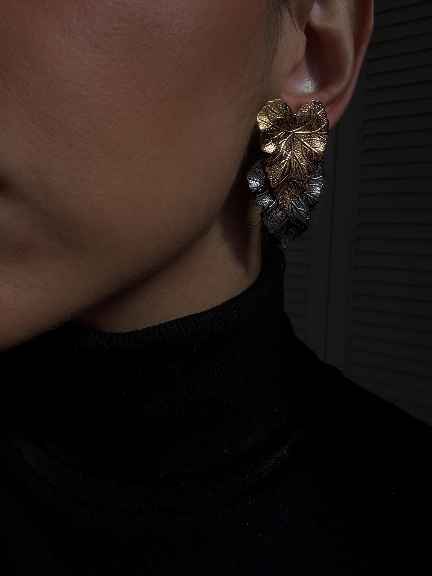Two-Tone Leaf Earrings|Vintage Baazaar 