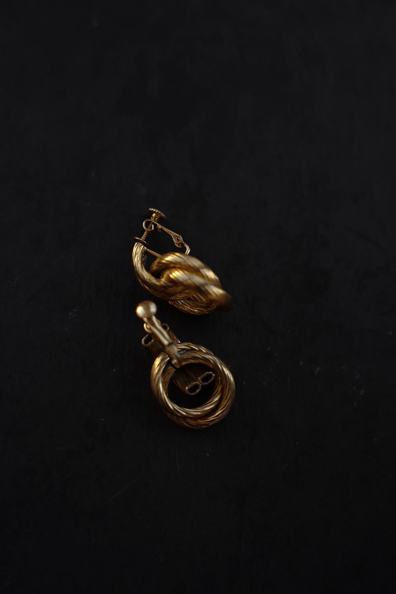 Twisted Gold Hoop Clip-On Earrings|Vintage Baazaar 