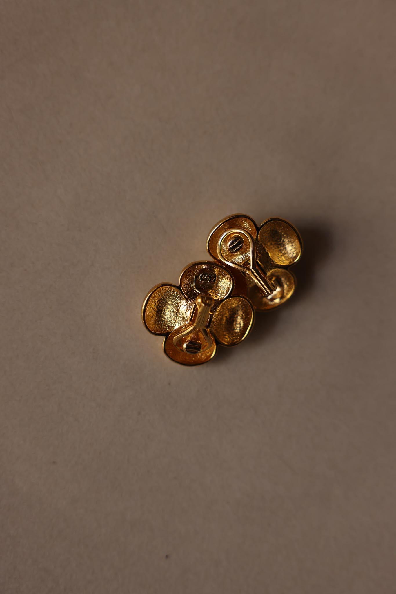 Gold-Tone Faux Pearl Flower Clip-On Earrings|Vintage Baazaar 