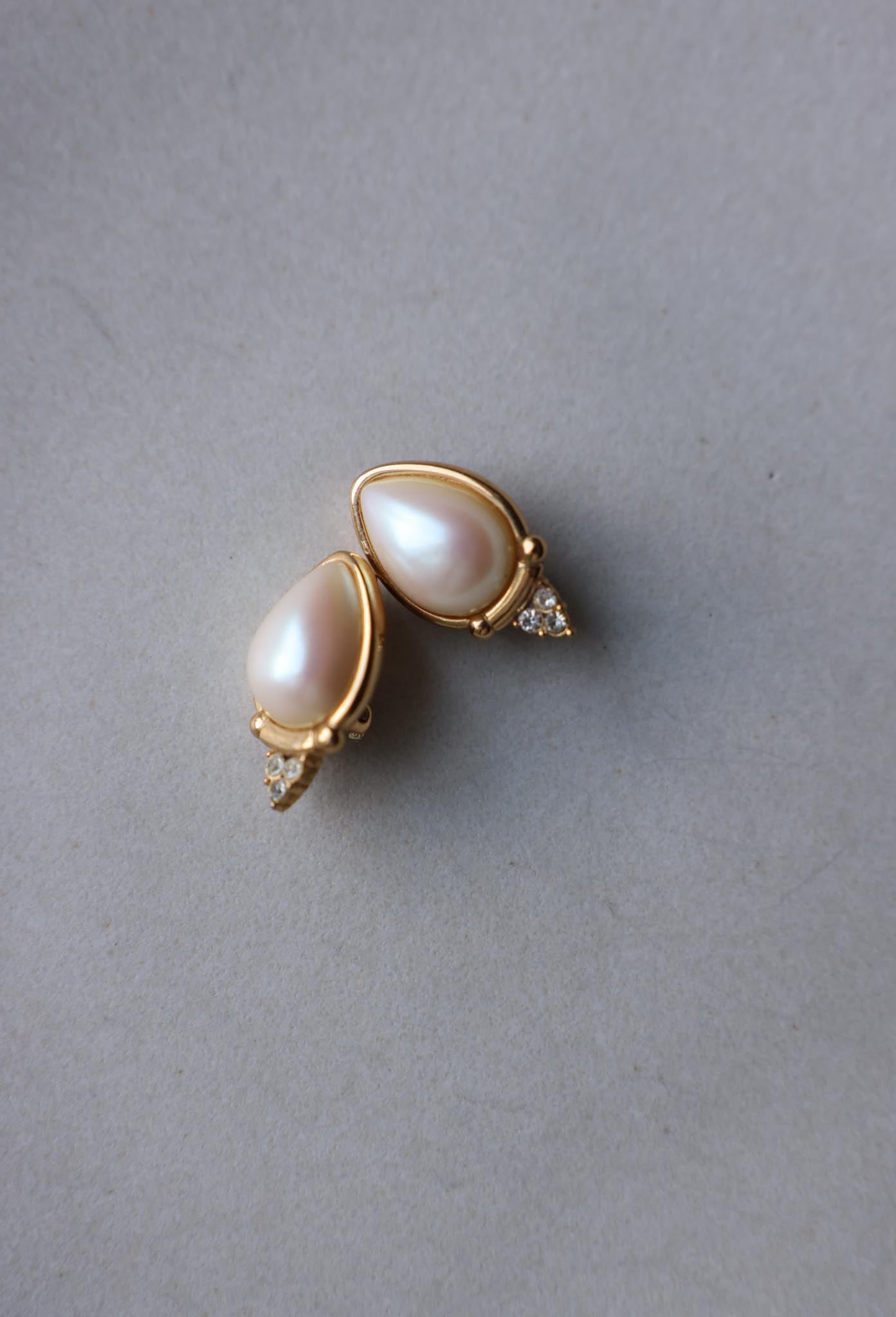 Richelieu Teardrop Pearl Clip-On Earrings