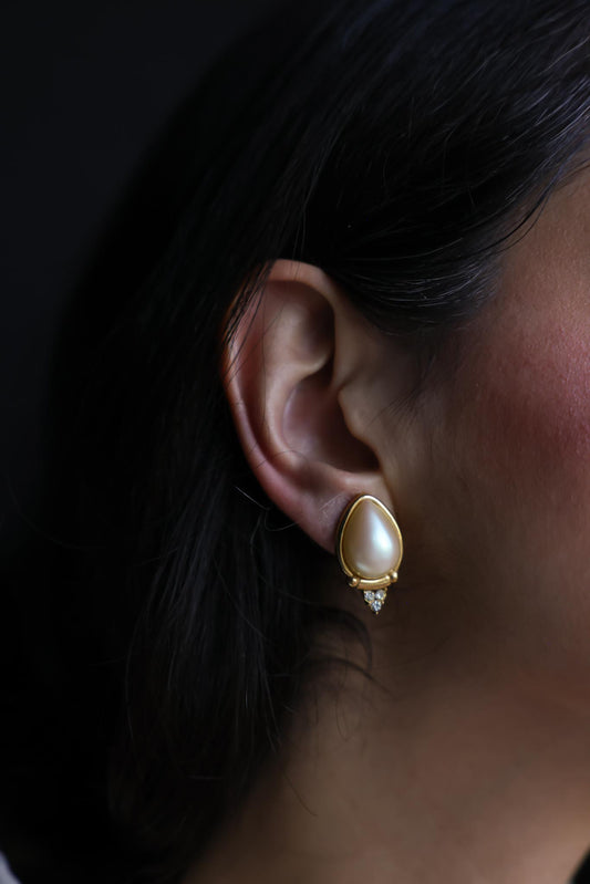 Richelieu Teardrop Pearl Clip-On Earrings