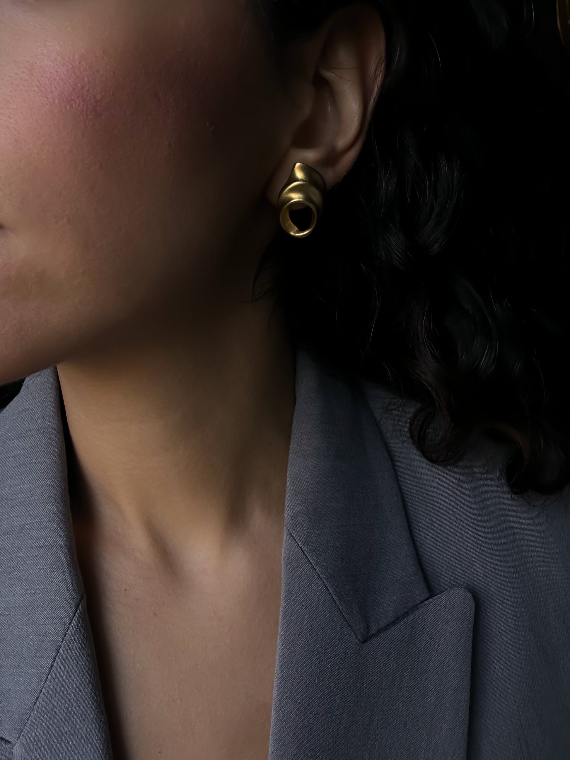 Sculpted Swirl Earrings|Vintage Baazaar 
