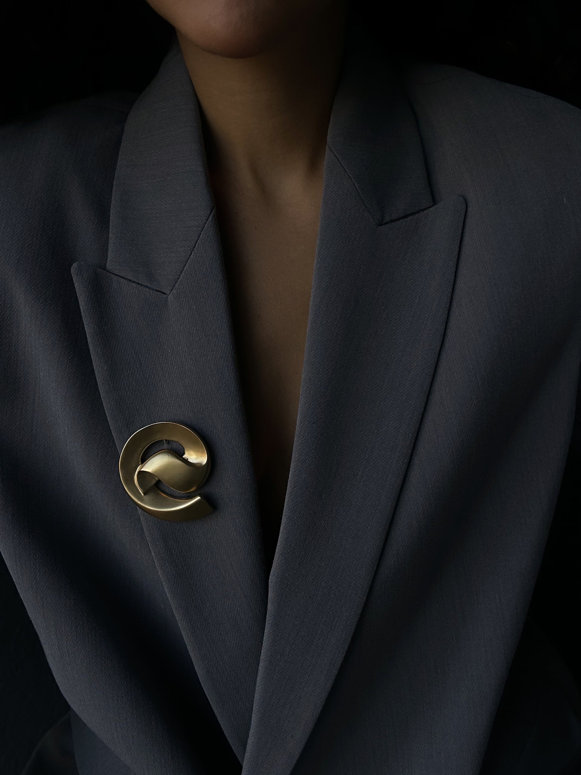 Matte Gold Tone Swirl Brooch|Vintage Baazaar 