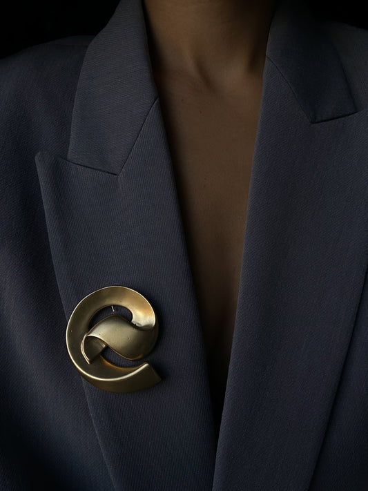 Matte Gold Tone Swirl Brooch|Vintage Baazaar 