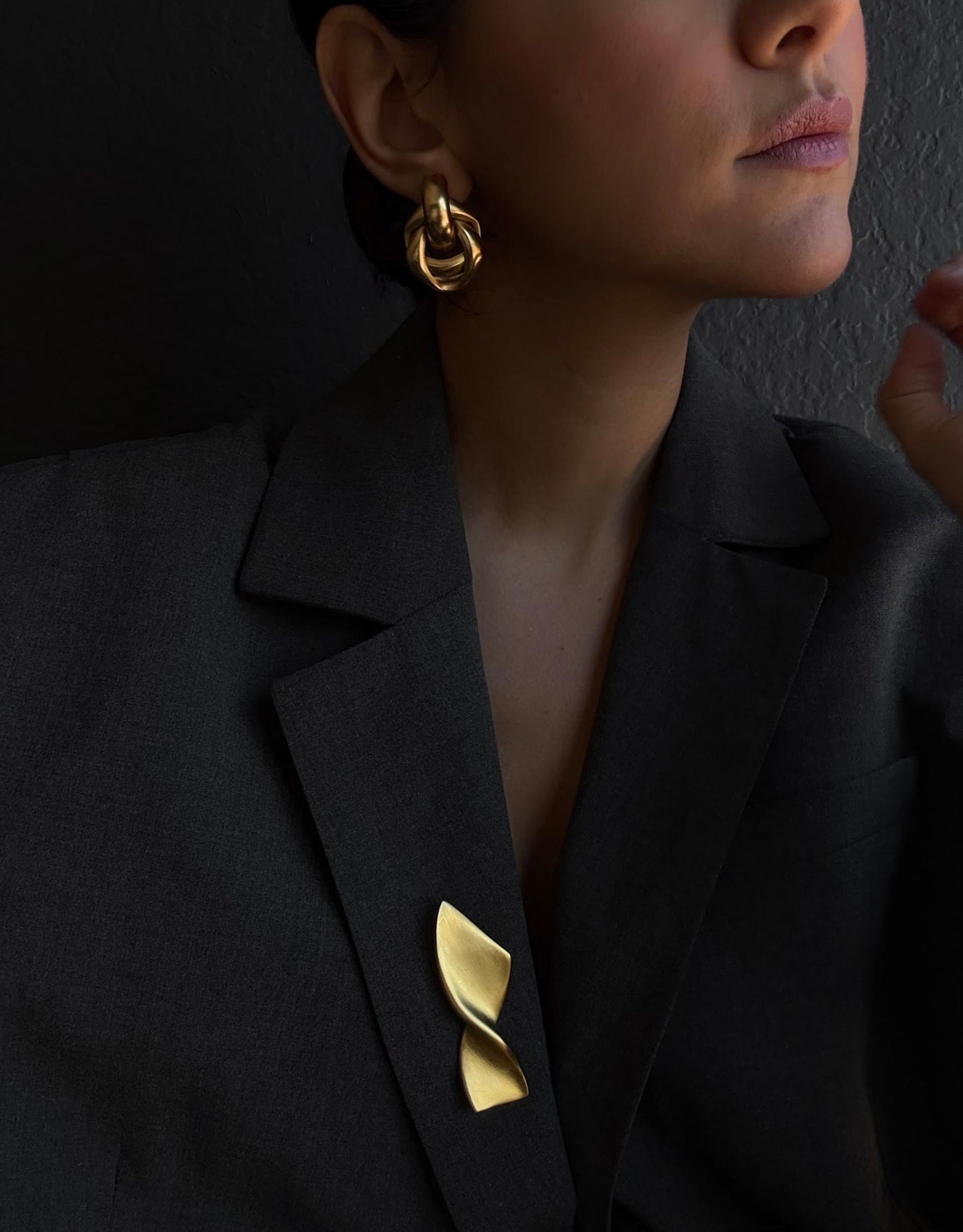 Golden Twist Matte Brooch|Vintage Baazaar 