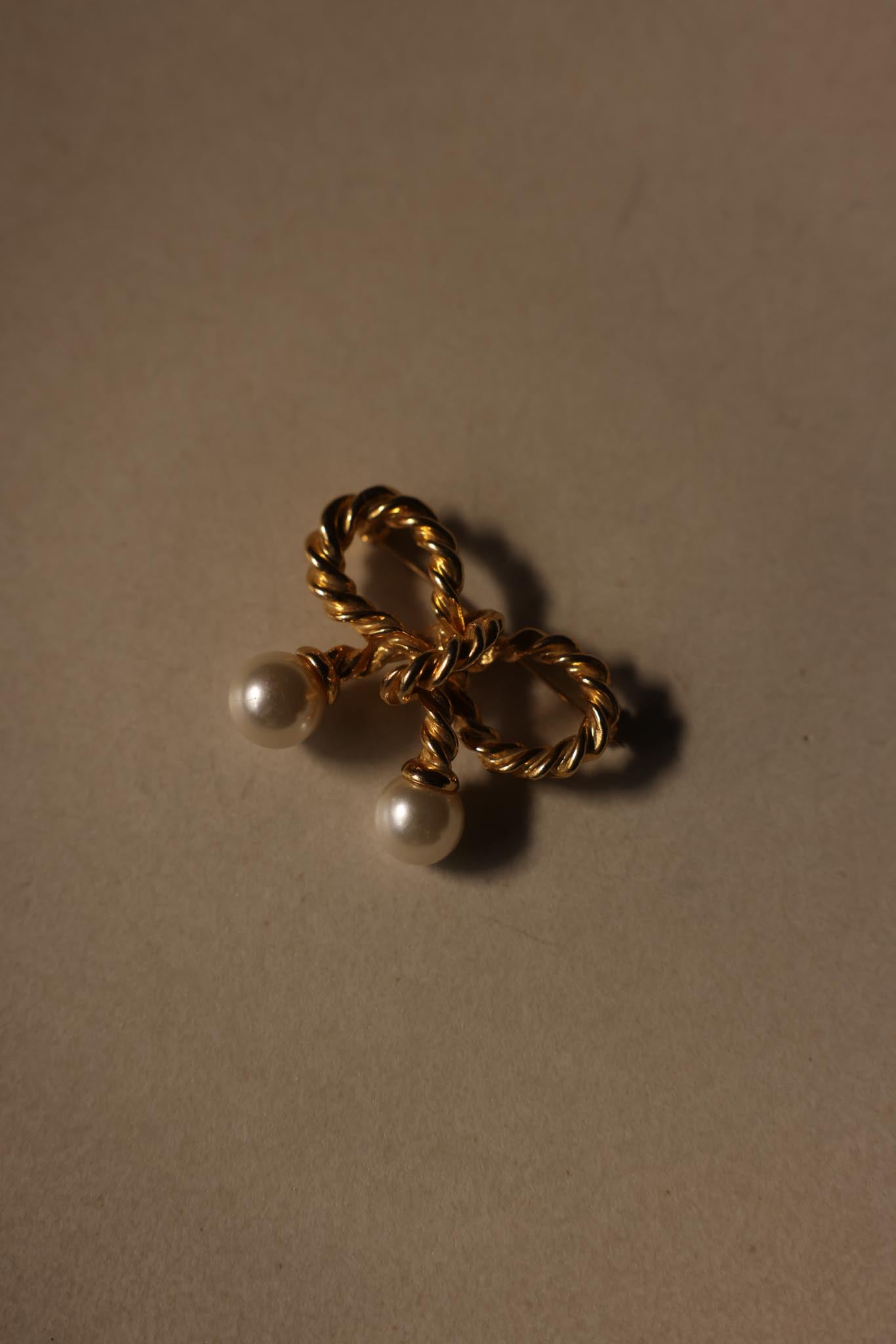 Gold Rope Bow Faux Pearl Brooch