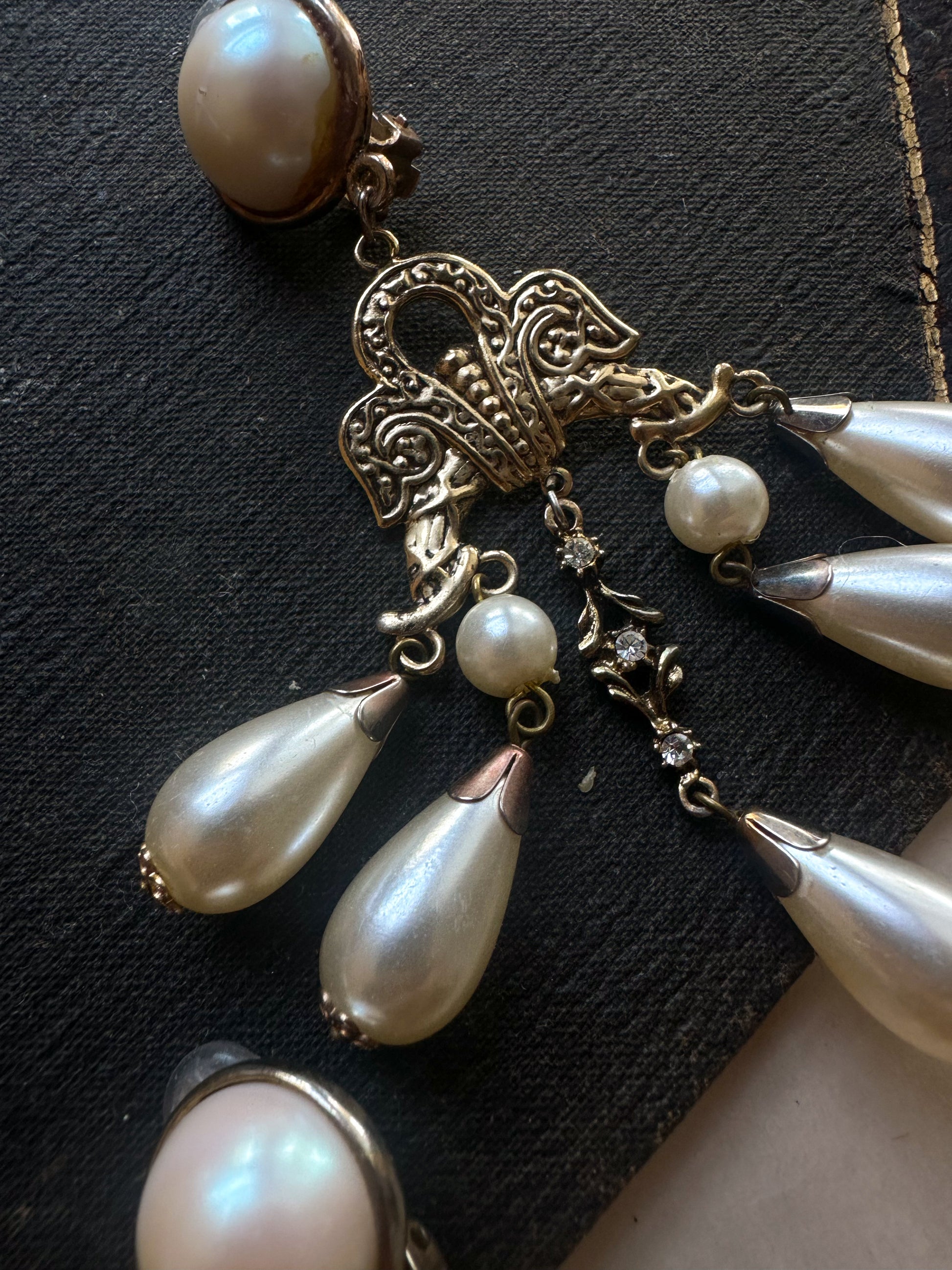 Baroque Pearl Chandlier Earrings|Vintage Baazaar 