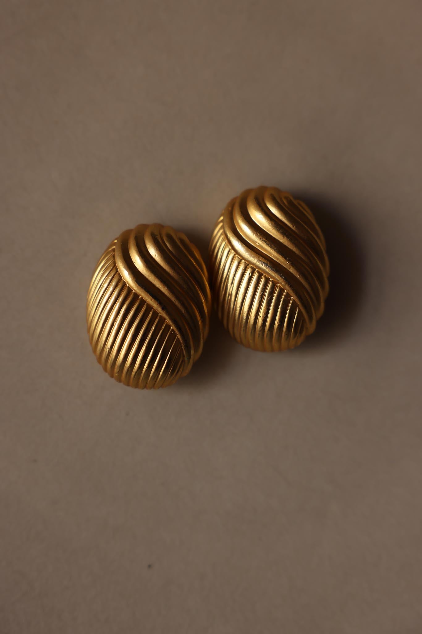 Matte Gold Ridged Clip-On Earrings|Vintage Baazaar 