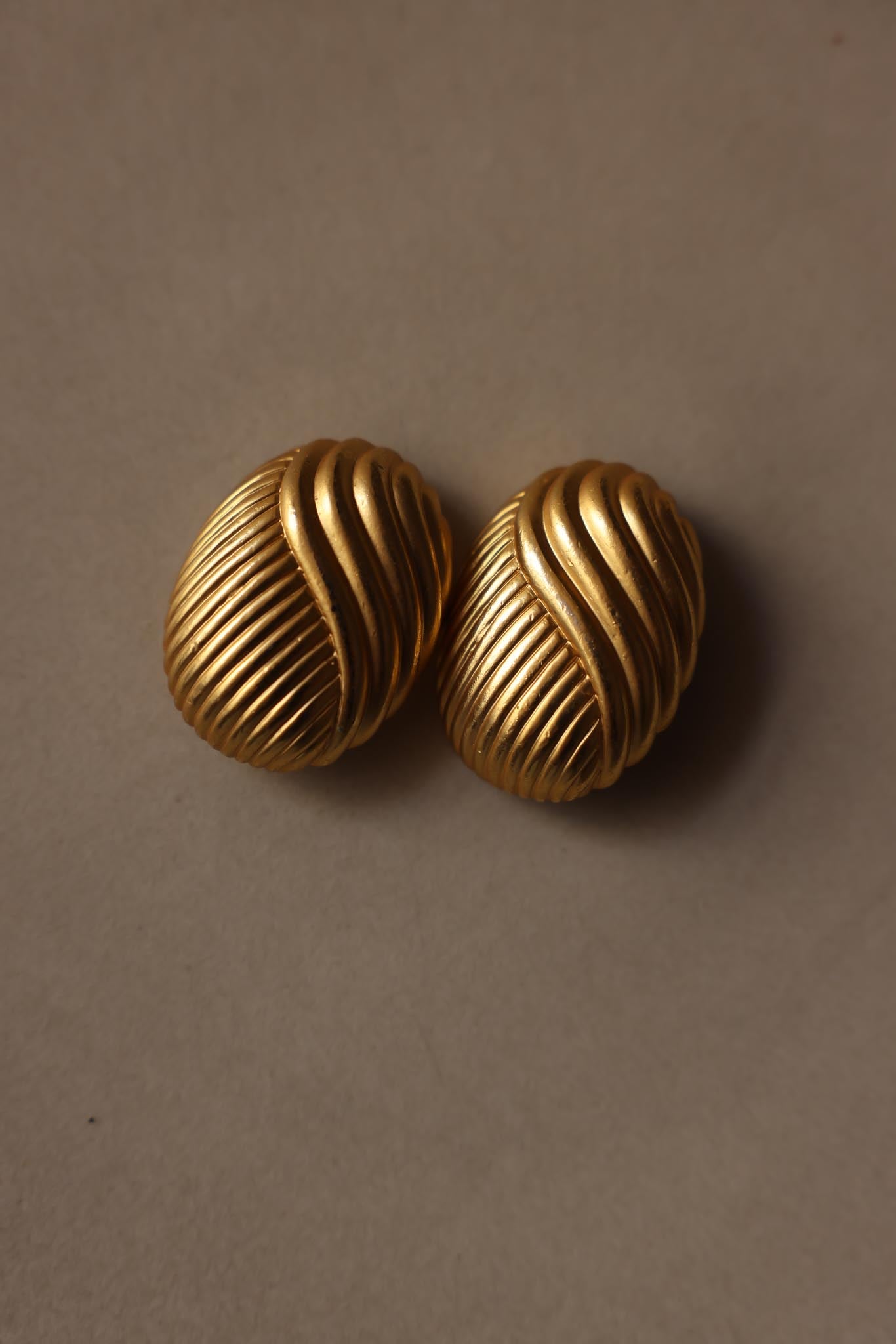 Matte Gold Ridged Clip-On Earrings|Vintage Baazaar 
