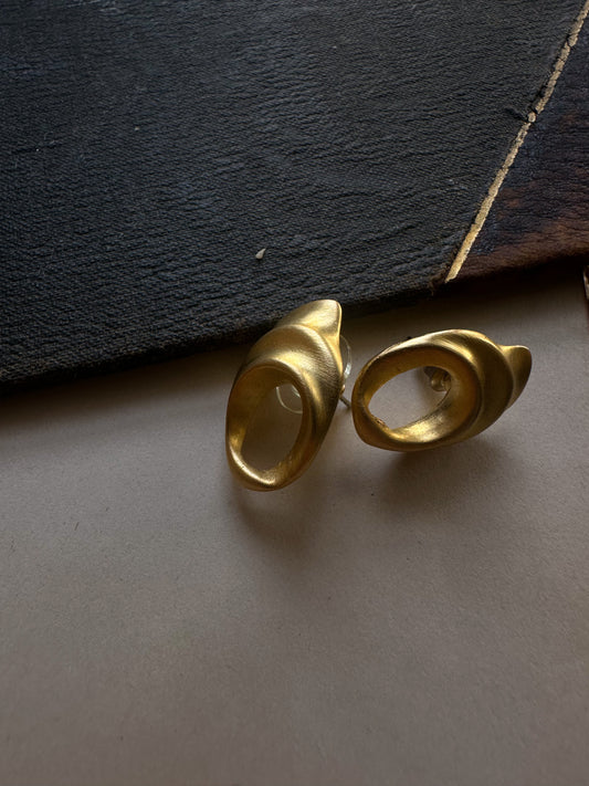 Sculpted Swirl Earrings|Vintage Baazaar 