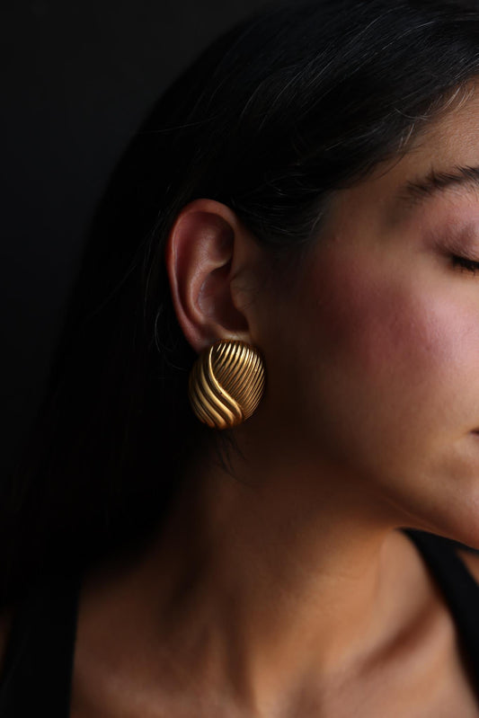 Matte Gold Ridged Clip-On Earrings|Vintage Baazaar 