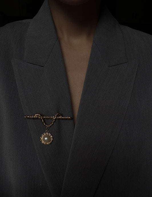 Twisted Pearl Charm Brooch|Vintage Baazaar 