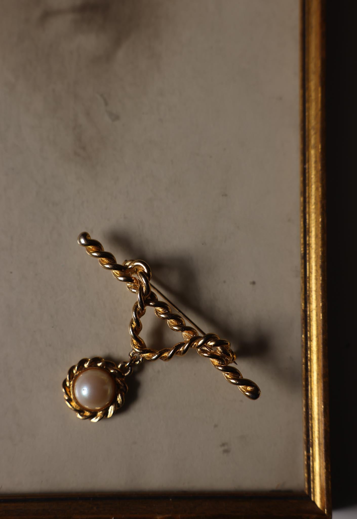 Twisted Pearl Charm Brooch|Vintage Baazaar 
