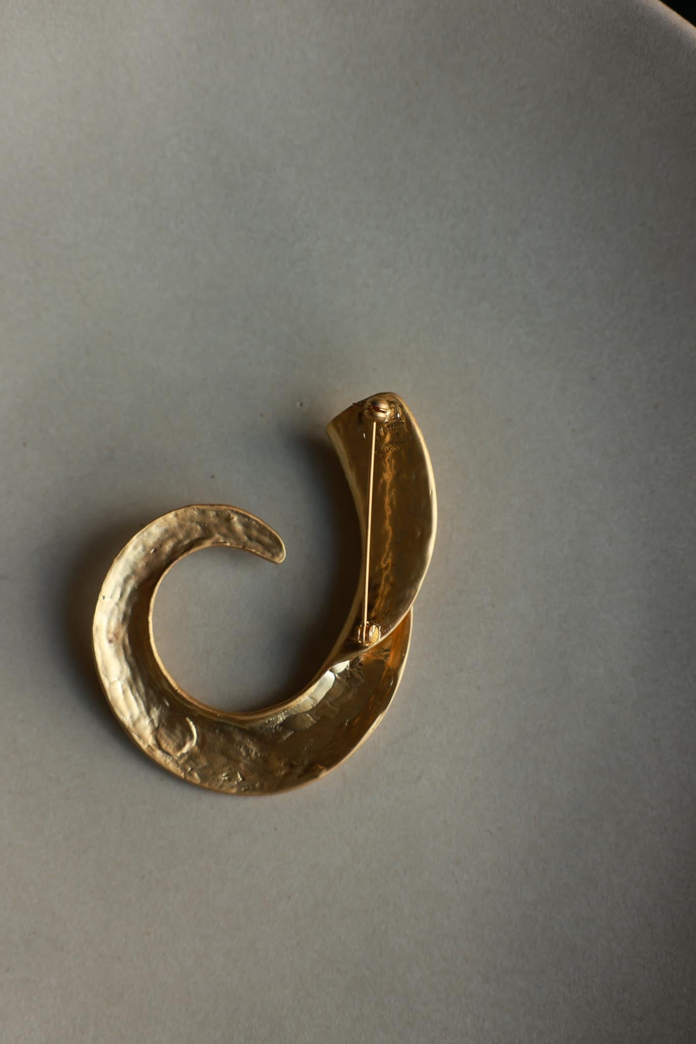 Matte Gold Abstract Swirl Brooch|Vintage Baazaar 