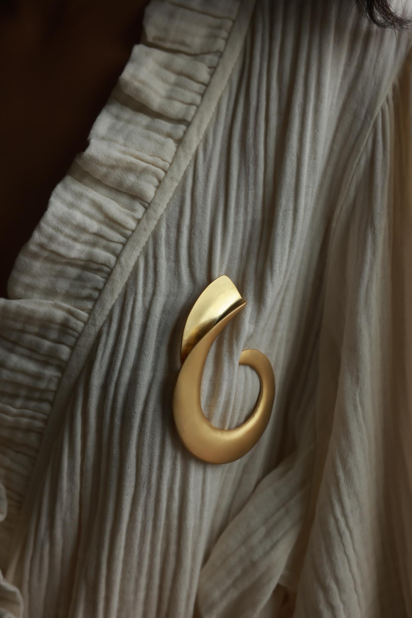 Matte Gold Abstract Swirl Brooch|Vintage Baazaar 