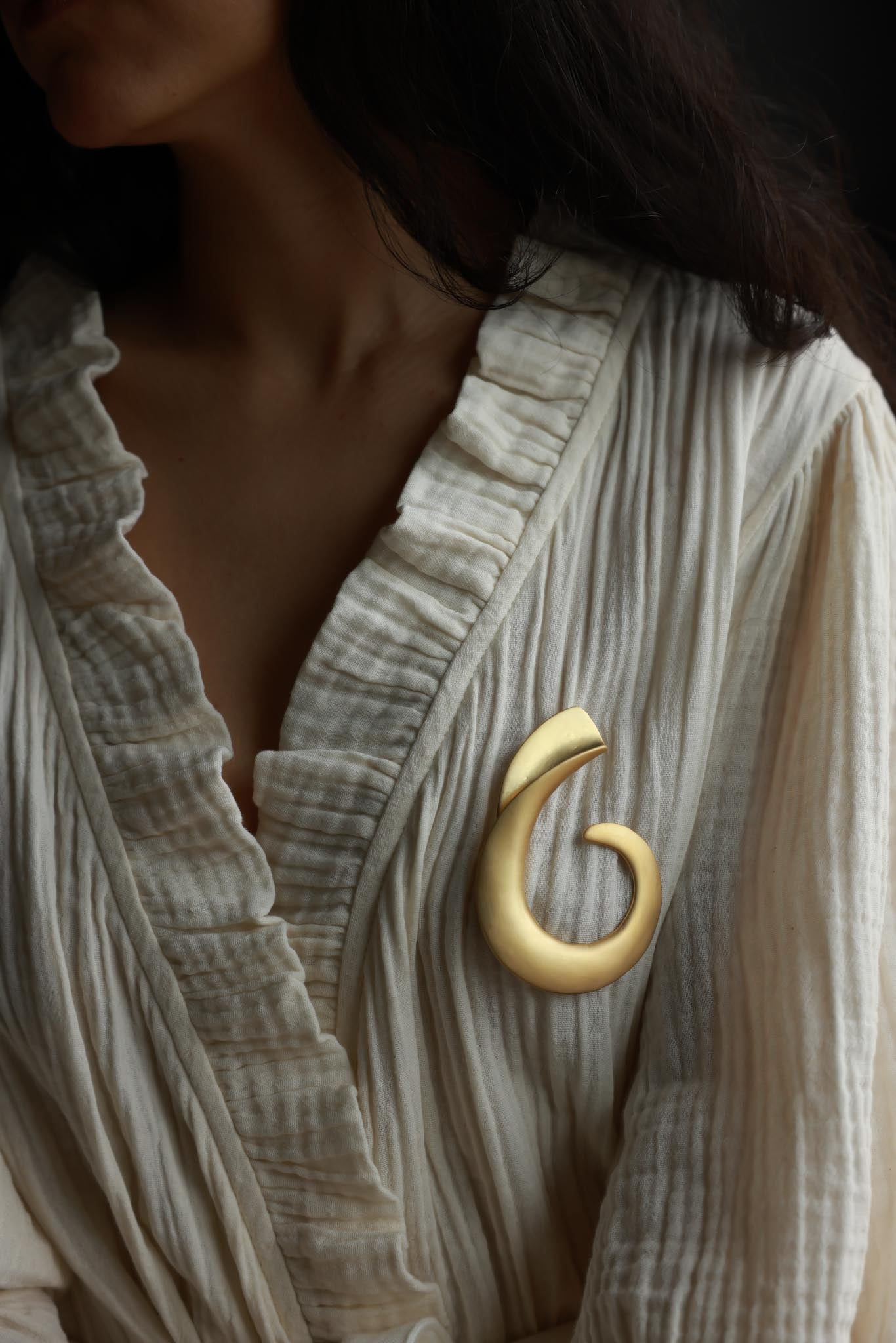 Matte Gold Abstract Swirl Brooch|Vintage Baazaar 