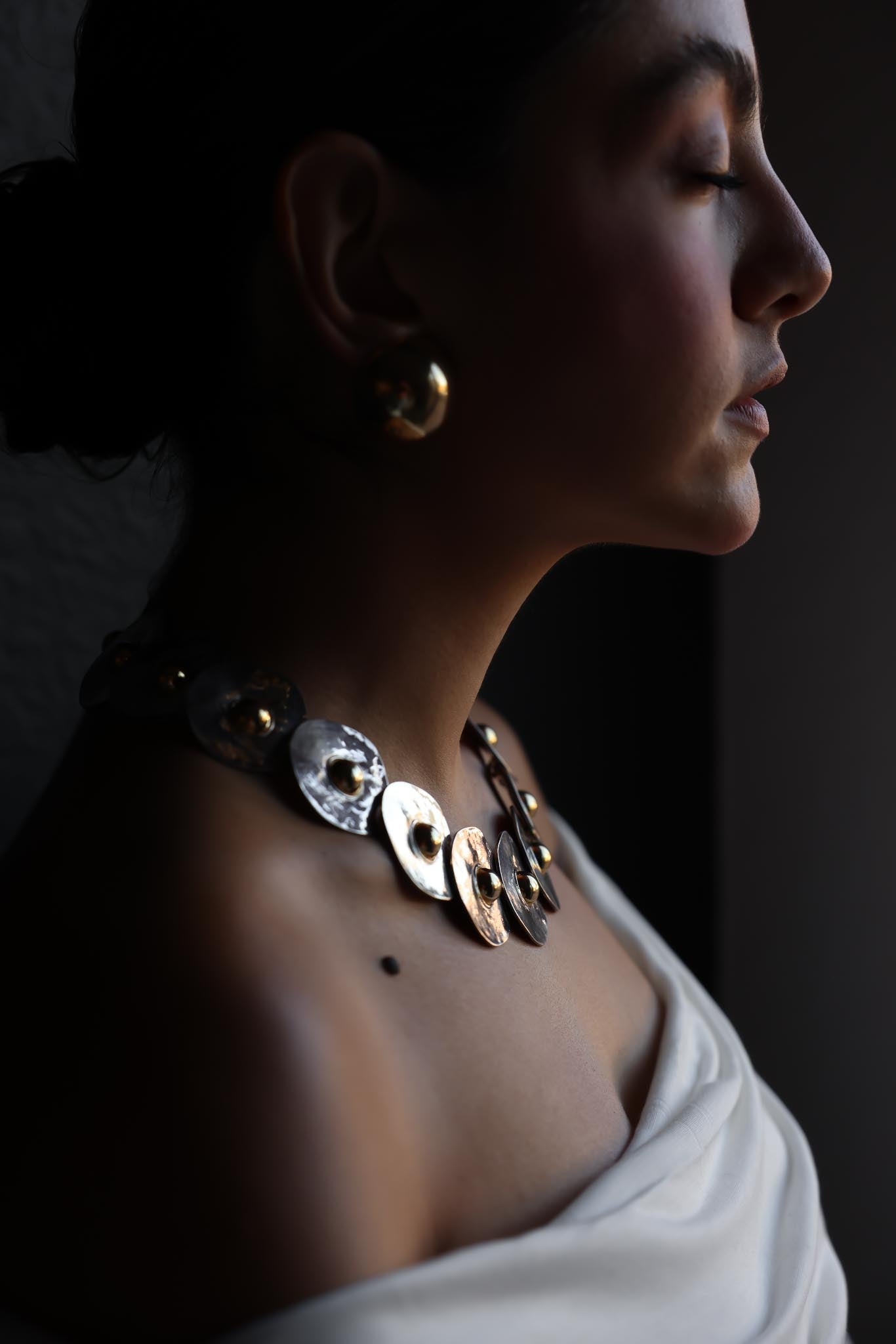 Two-Tone Hammered Disc Statement Collar Necklace|Vintage Baazaar 