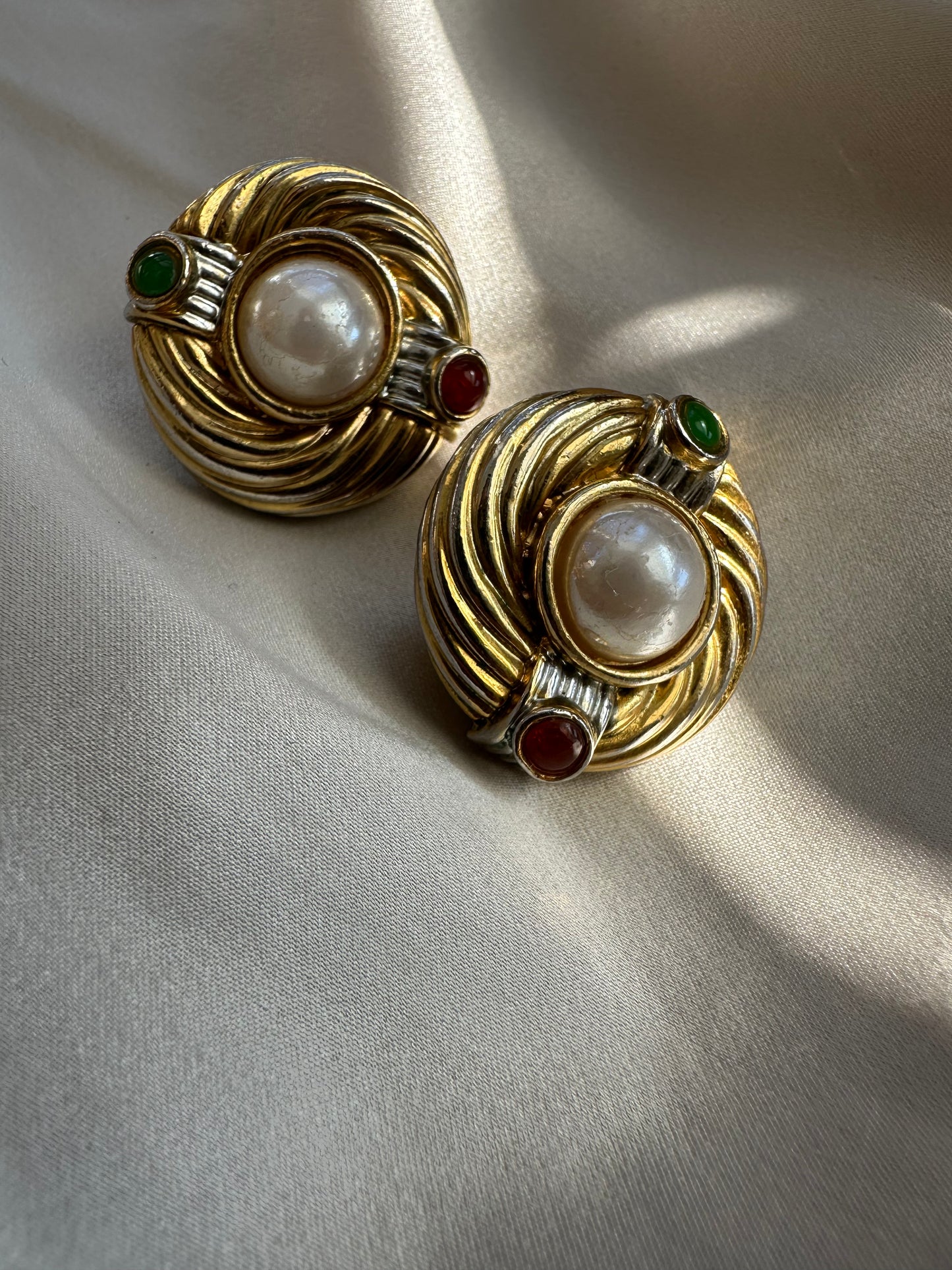 Regal Pearl Gen Earrings|Vintage Baazaar 