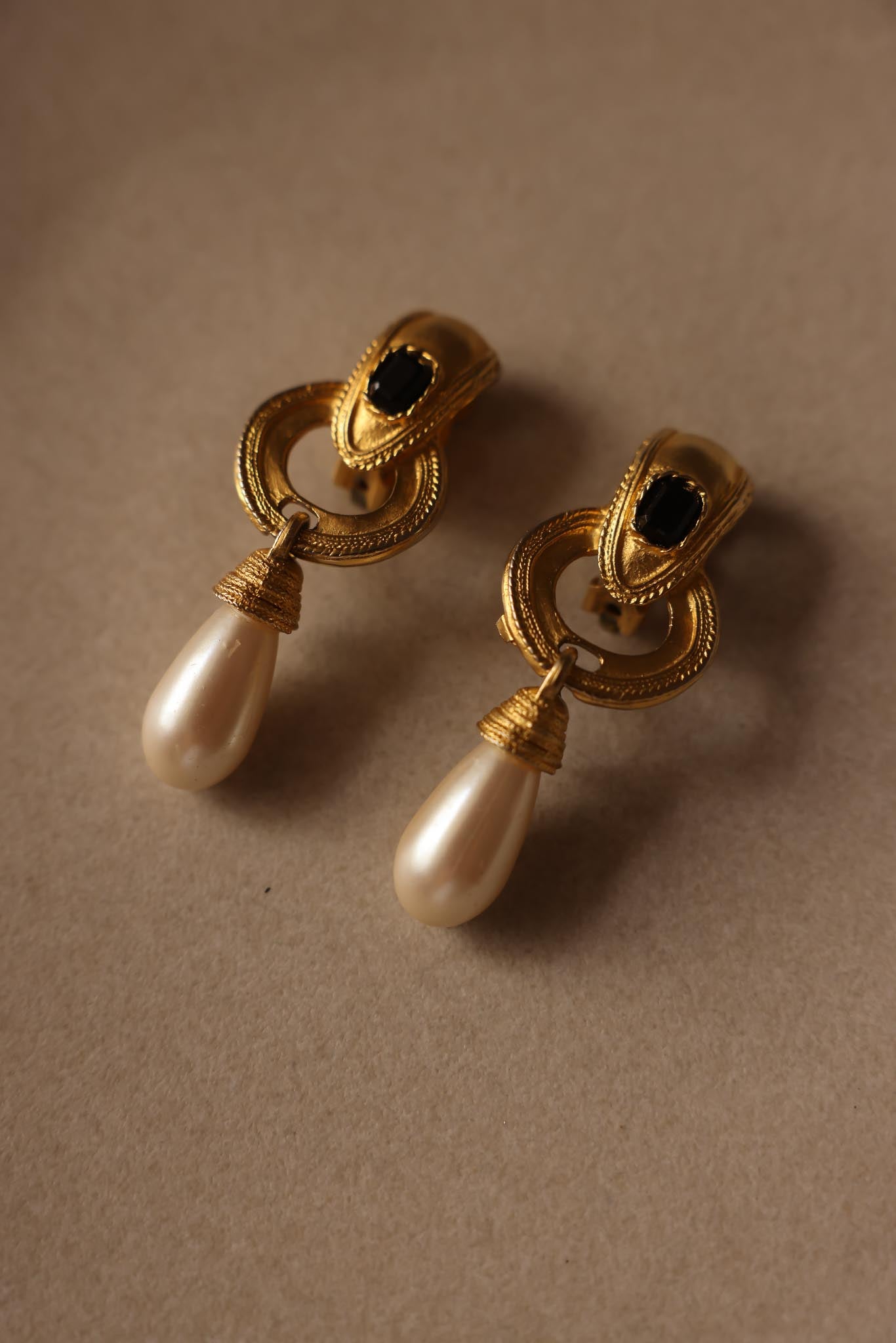 Pearl Drop Clip-On Earrings with Black Accent (1980s)|Vintage Baazaar 