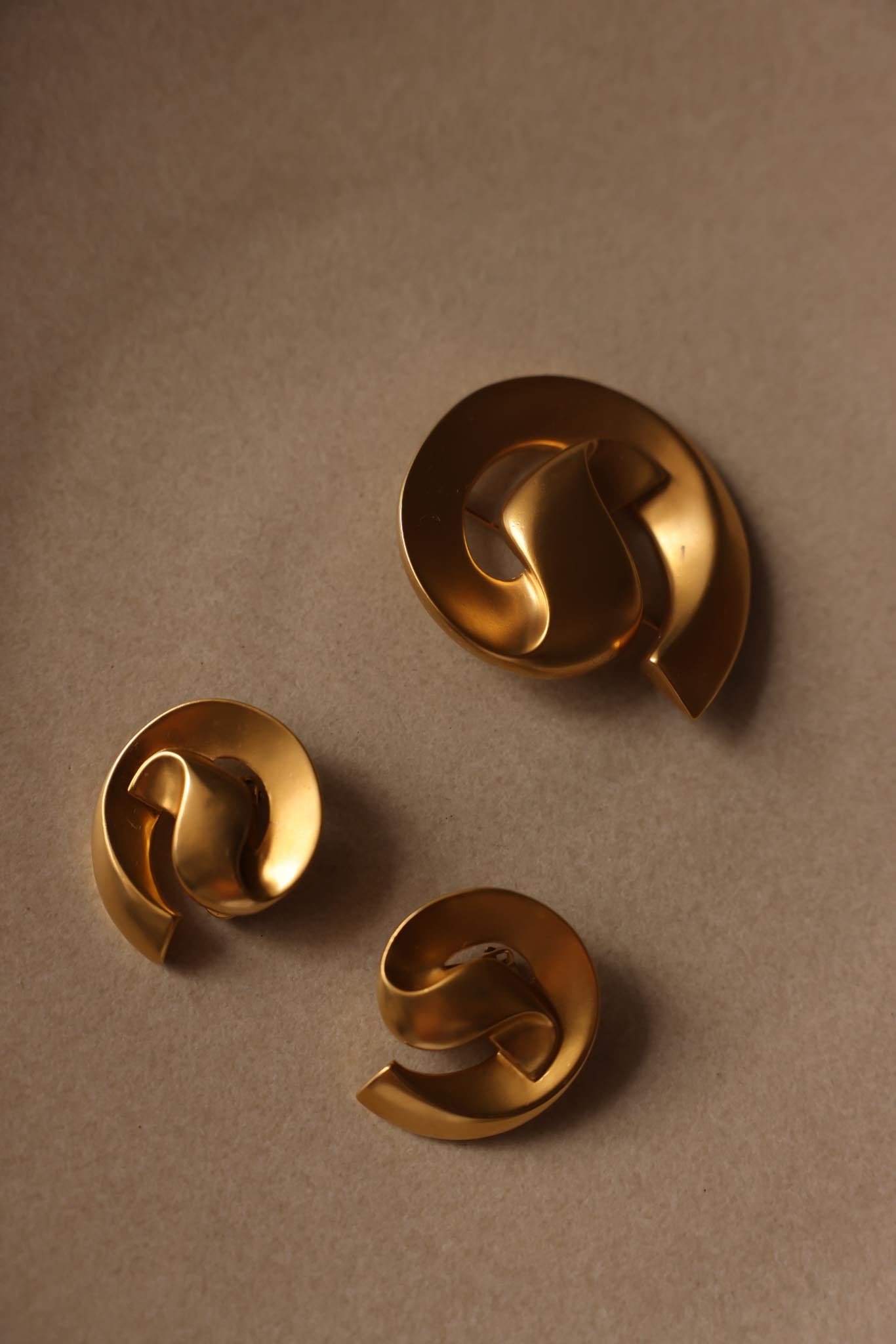 Sculptural Matte Gold Brooch and Clip-On Earrings Set|Vintage Baazaar 