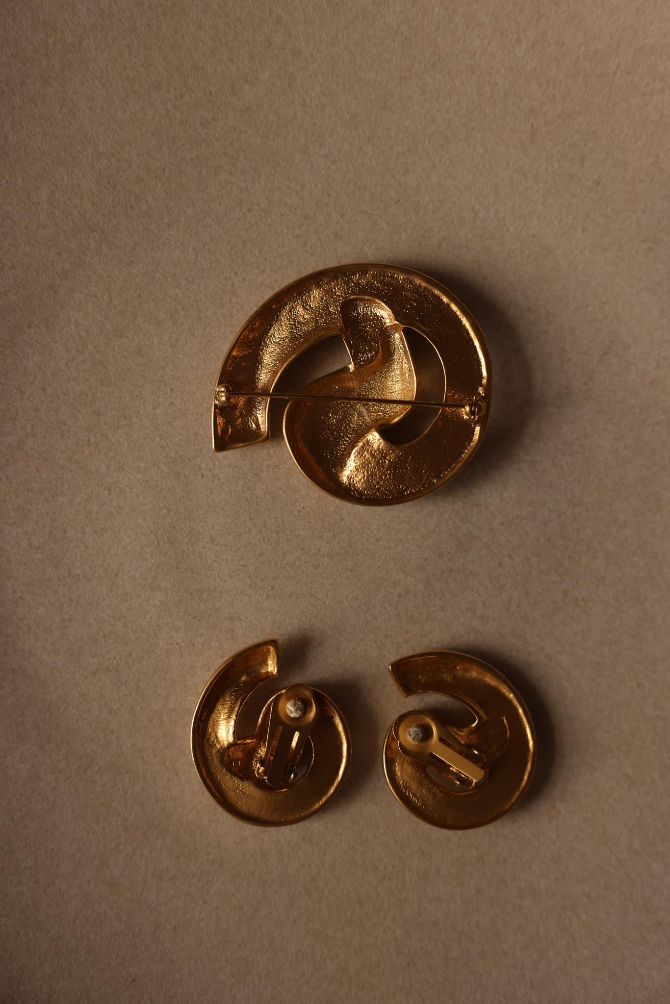 Sculptural Matte Gold Brooch and Clip-On Earrings Set|Vintage Baazaar 
