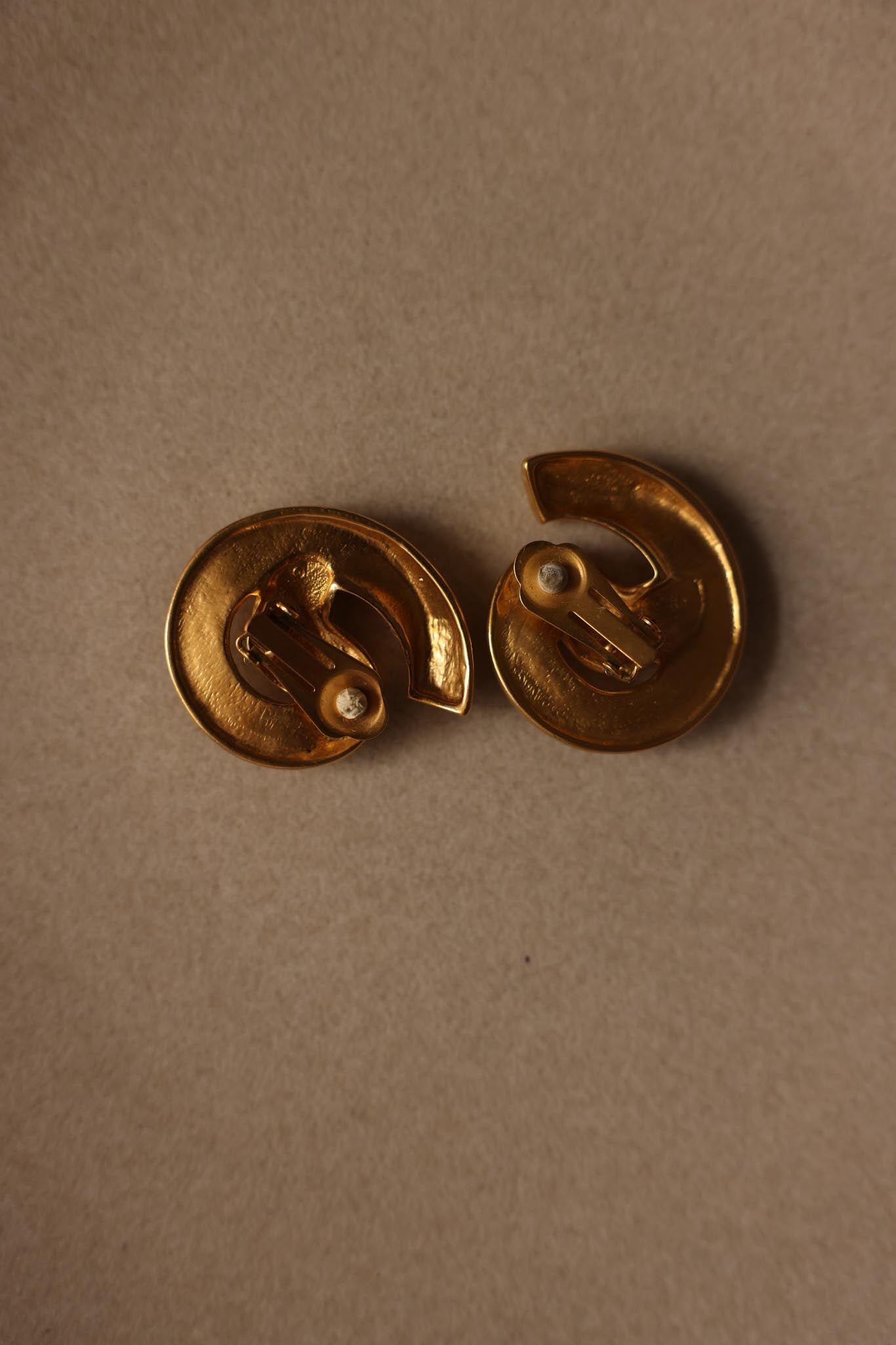 Sculptural Matte Gold Brooch and Clip-On Earrings Set|Vintage Baazaar 