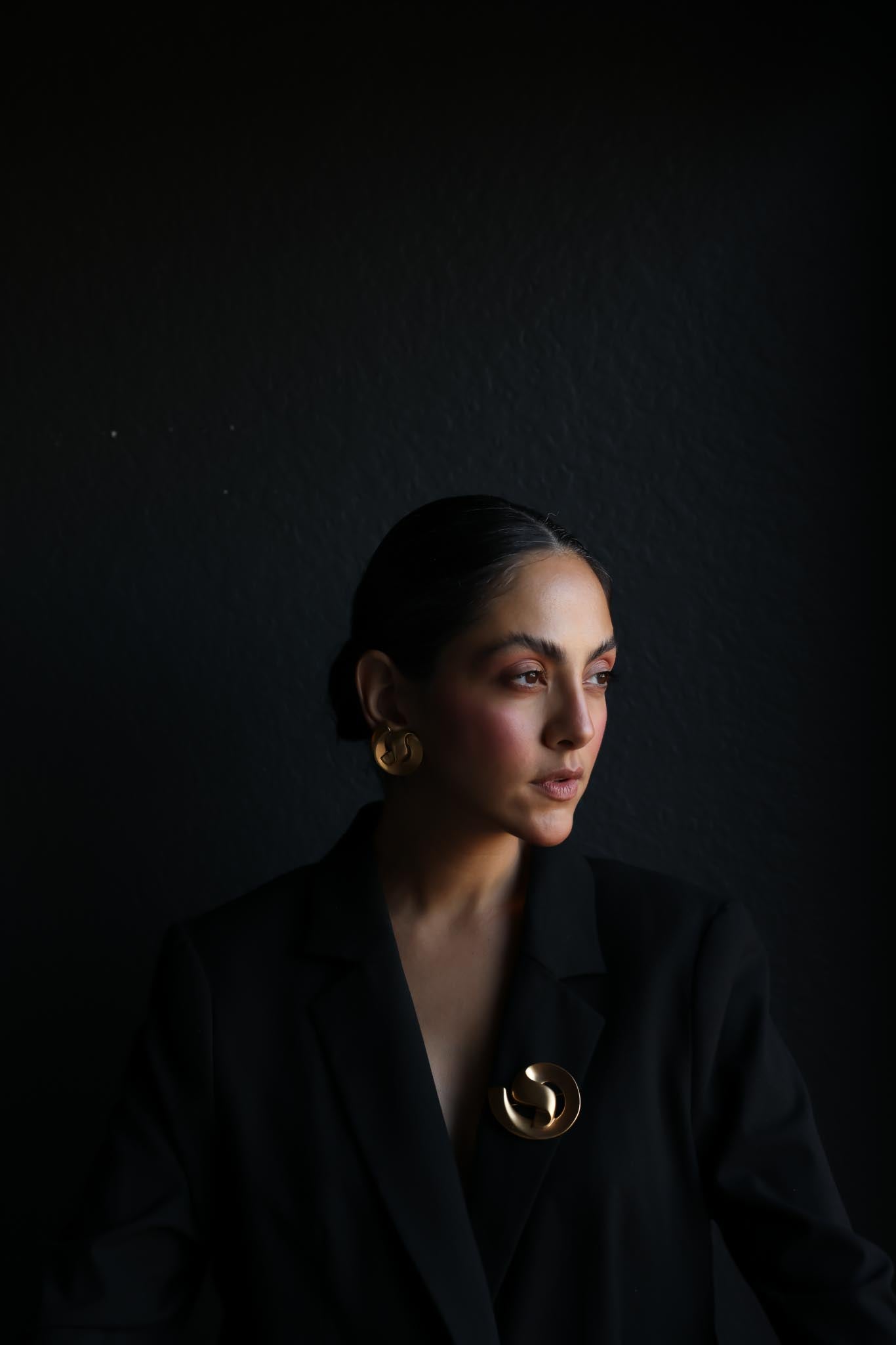 Sculptural Matte Gold Brooch and Clip-On Earrings Set|Vintage Baazaar 