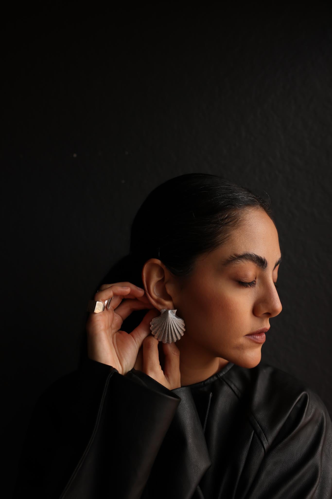 Silver Scallop Shell Earrings|Vintage Baazaar 
