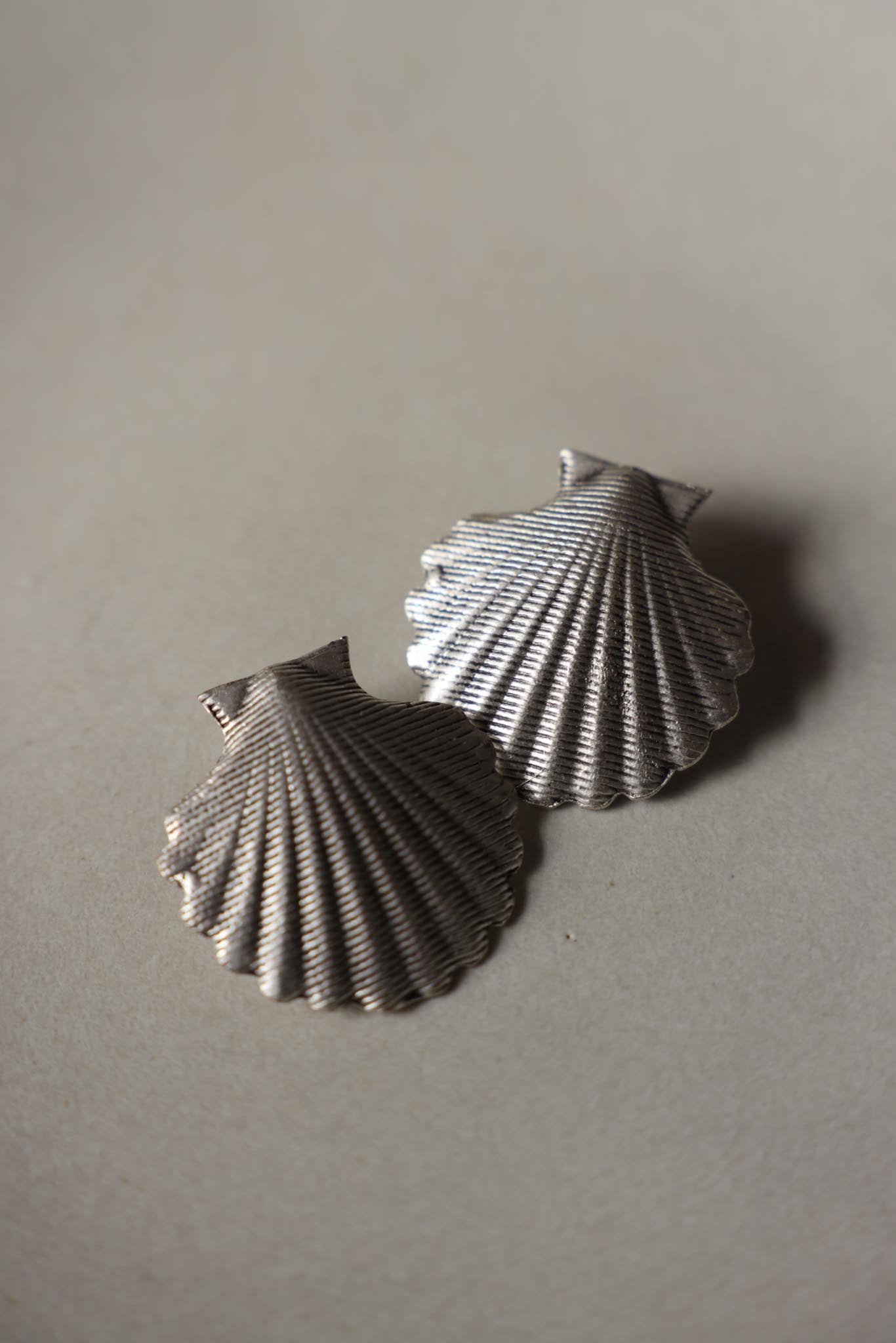 Silver Scallop Shell Earrings|Vintage Baazaar 