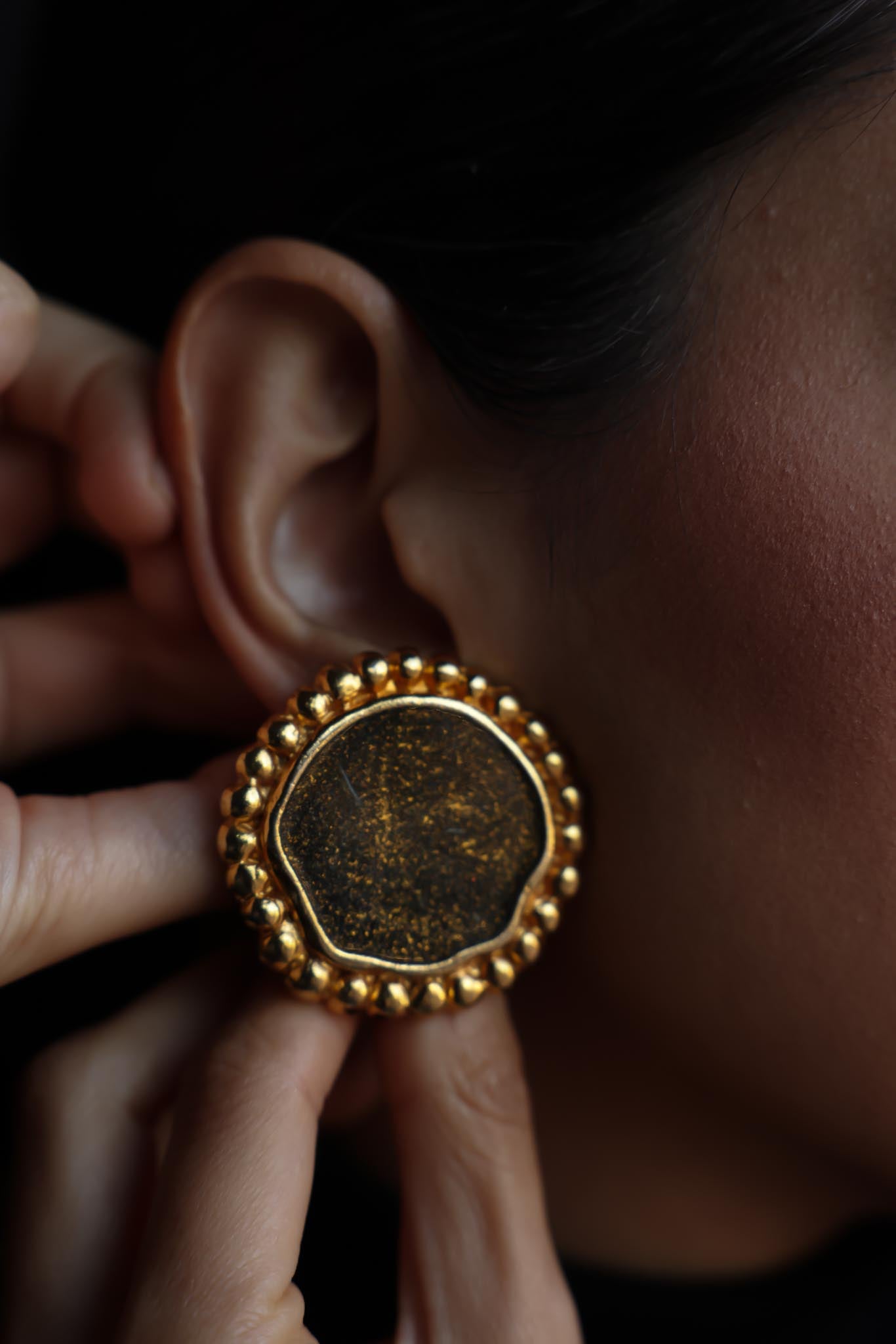 Bold Vintage Gold-Toned Clip-On Earrings|Vintage Baazaar 