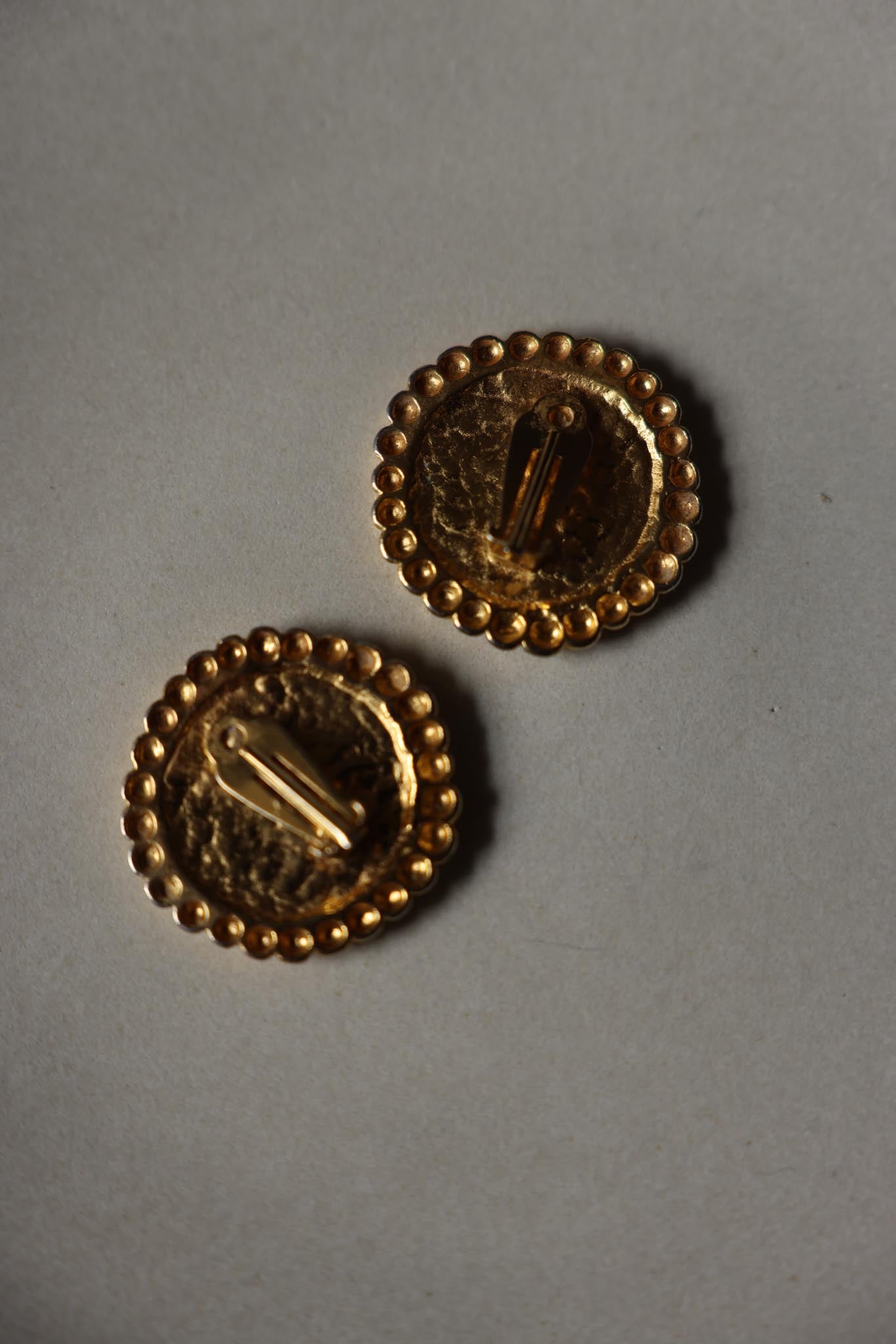 Bold Vintage Gold-Toned Clip-On Earrings|Vintage Baazaar 
