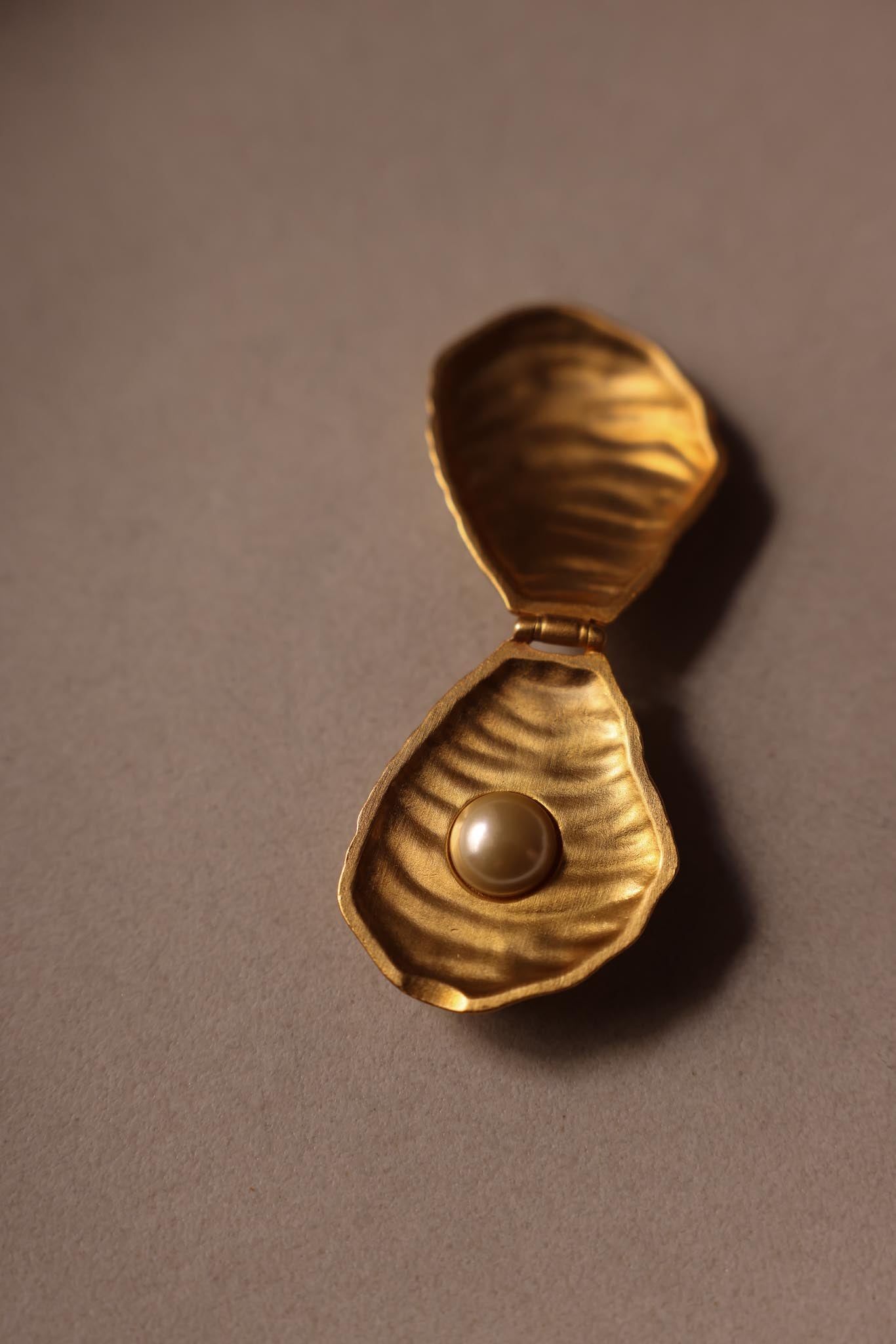 JJ Matte Gold Shell Brooch with Faux Pearl