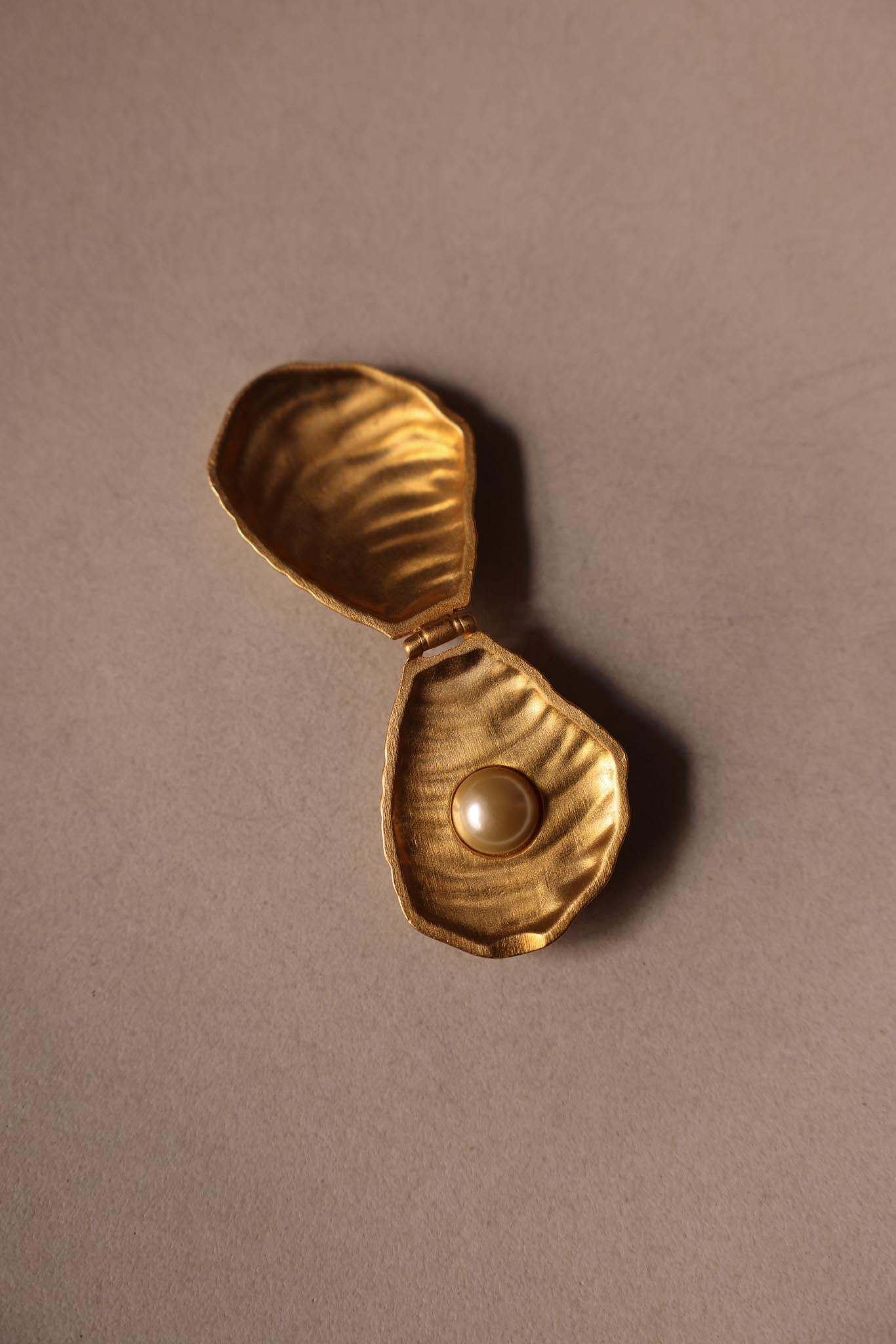JJ Matte Gold Shell Brooch with Faux Pearl