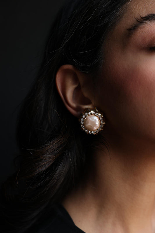 Golden Glow Vintage Clip-On Earrings|Vintage Baazaar 