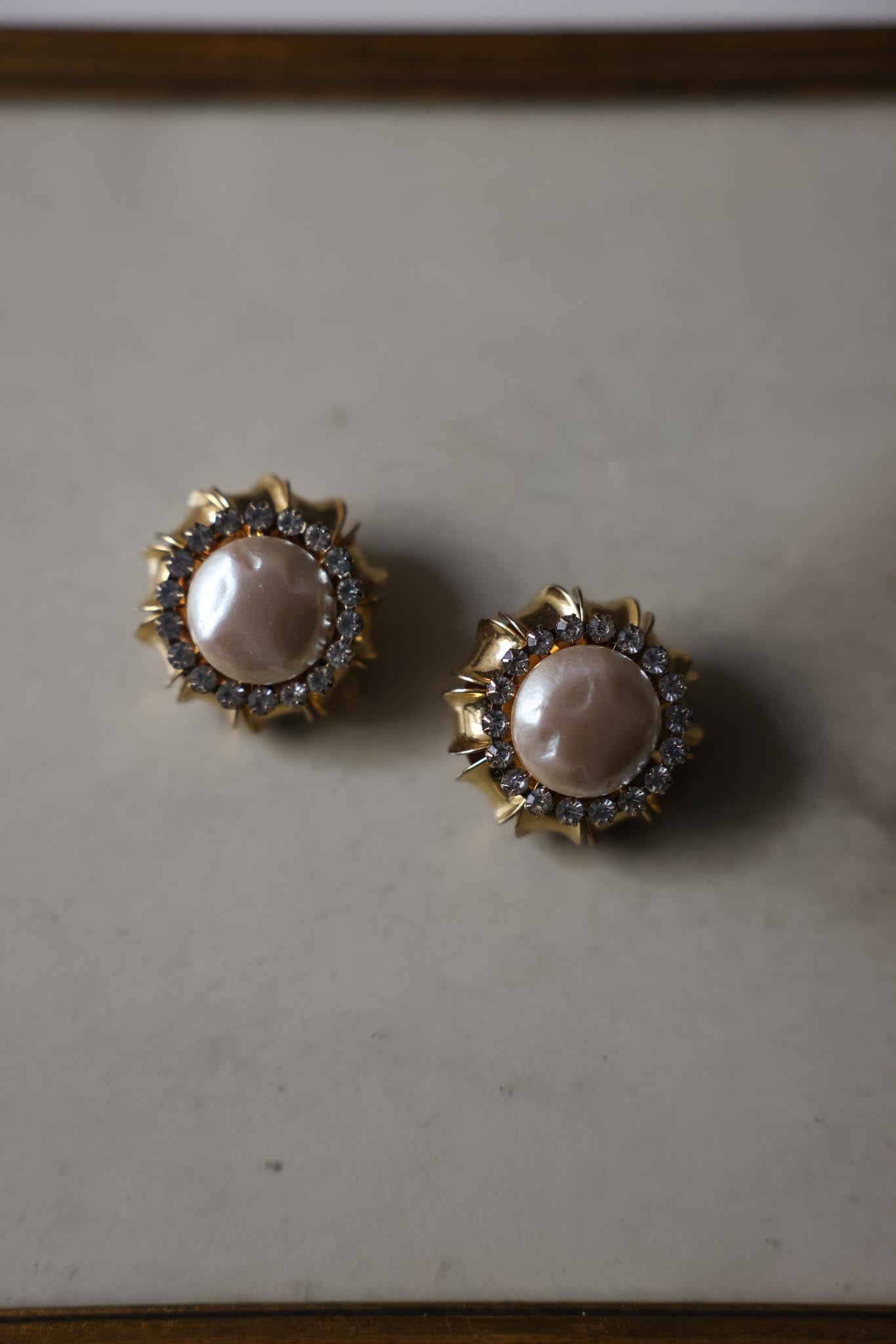 Golden Glow Vintage Clip-On Earrings|Vintage Baazaar 