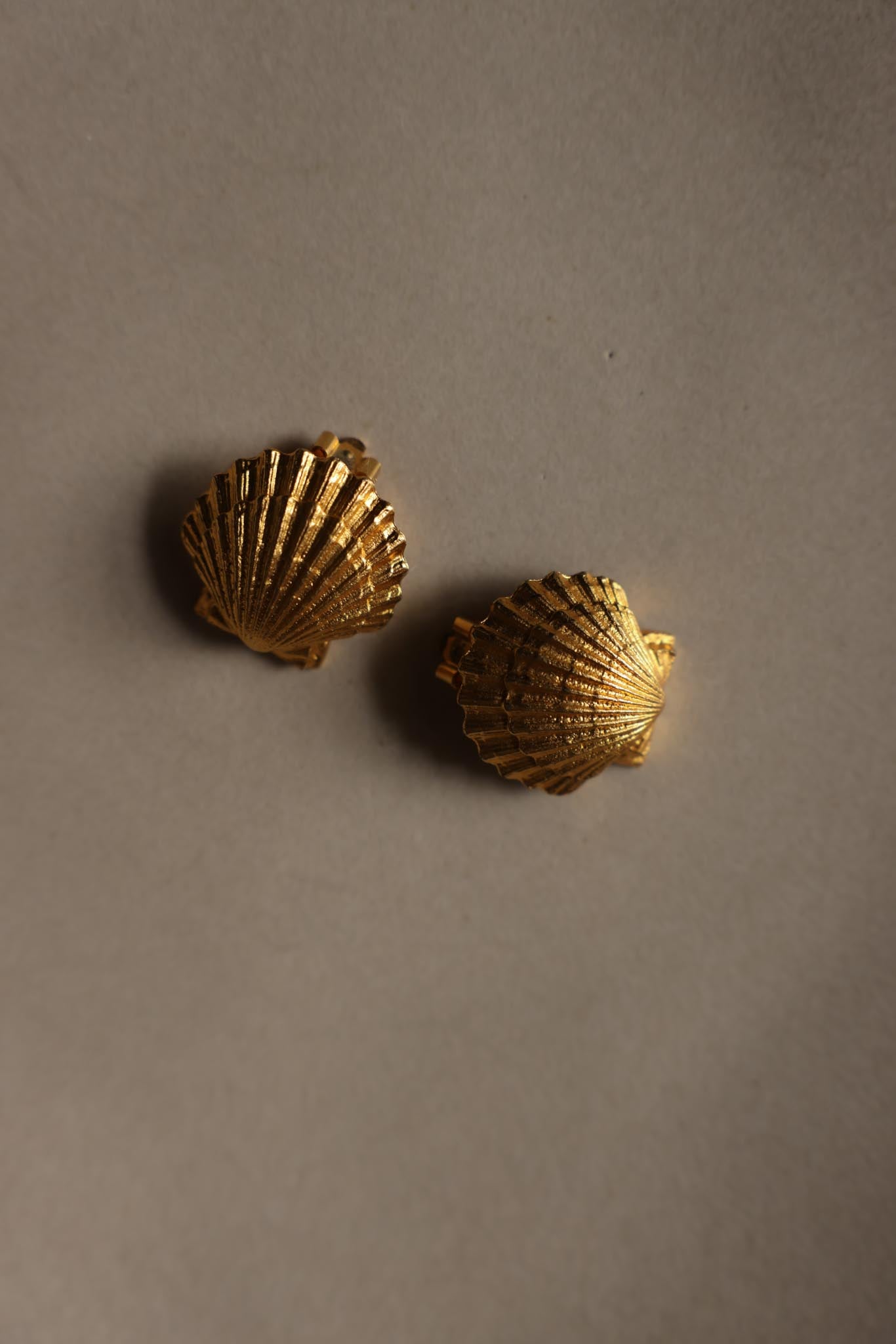 Gold Tone Shell Clip-On Earrings
