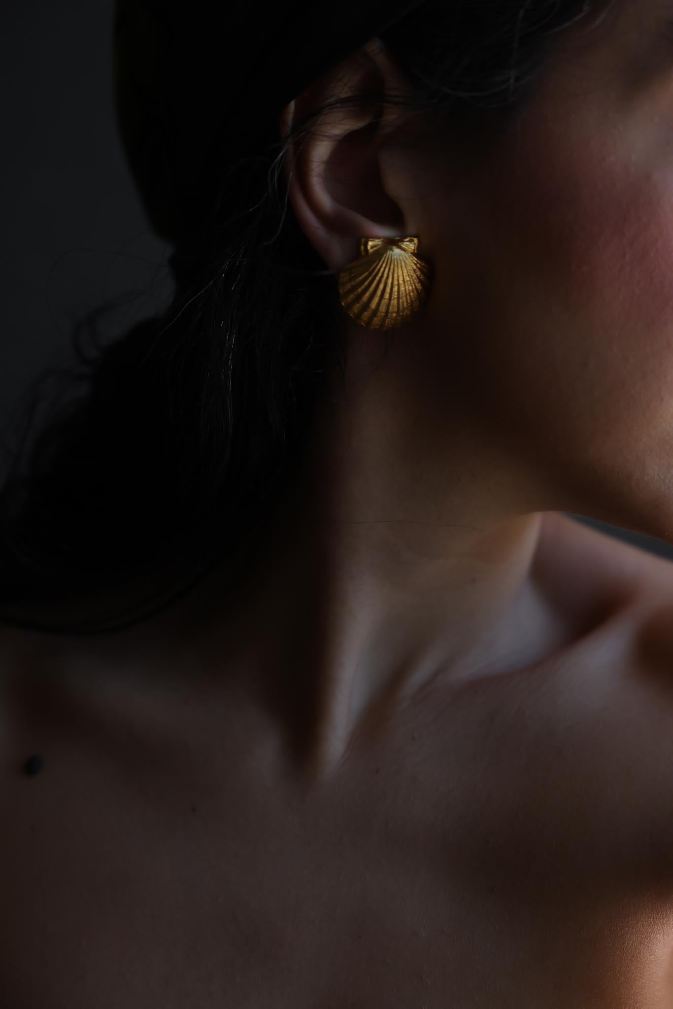 Gold Tone Shell Clip-On Earrings