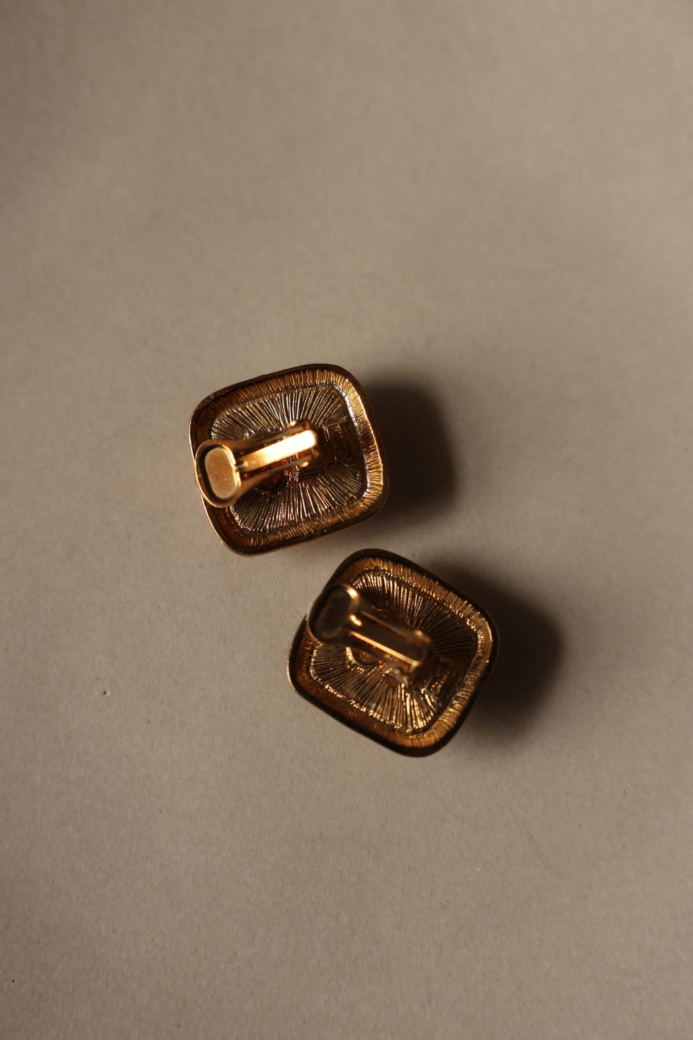 Dell’Olio Red Cabochon Clip-On Earrings|Vintage Baazaar 