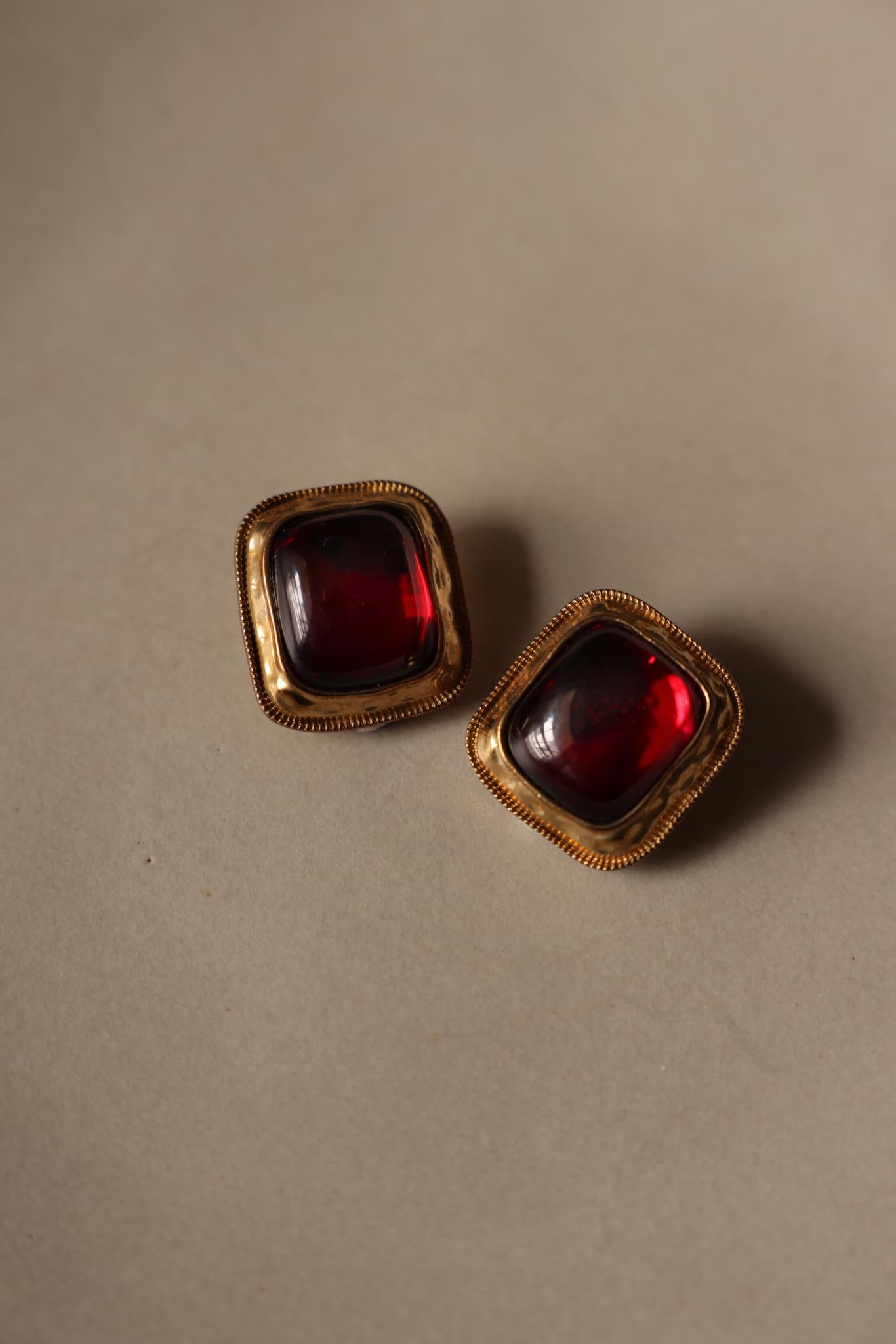 Dell’Olio Red Cabochon Clip-On Earrings|Vintage Baazaar 