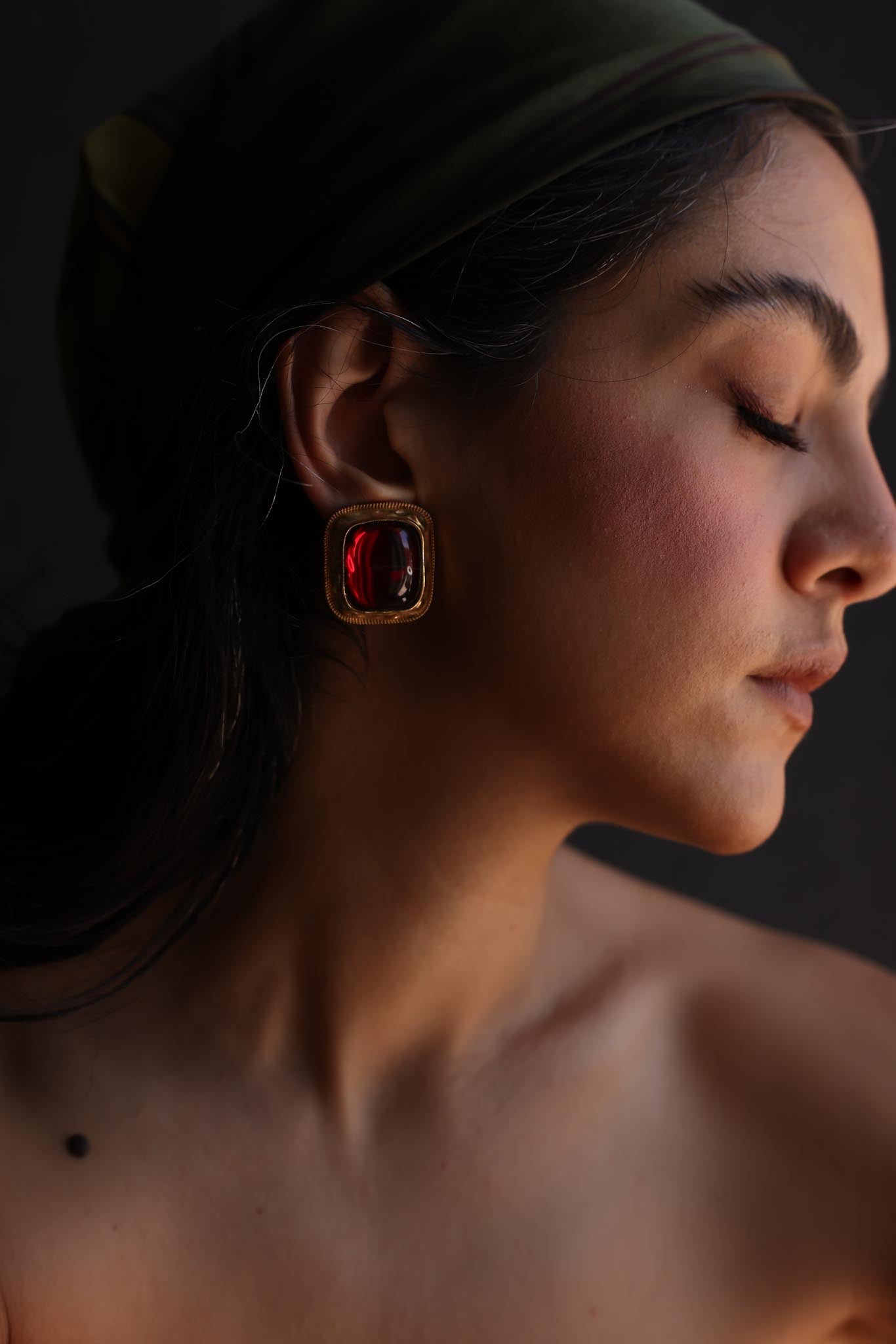 Dell’Olio Red Cabochon Clip-On Earrings|Vintage Baazaar 