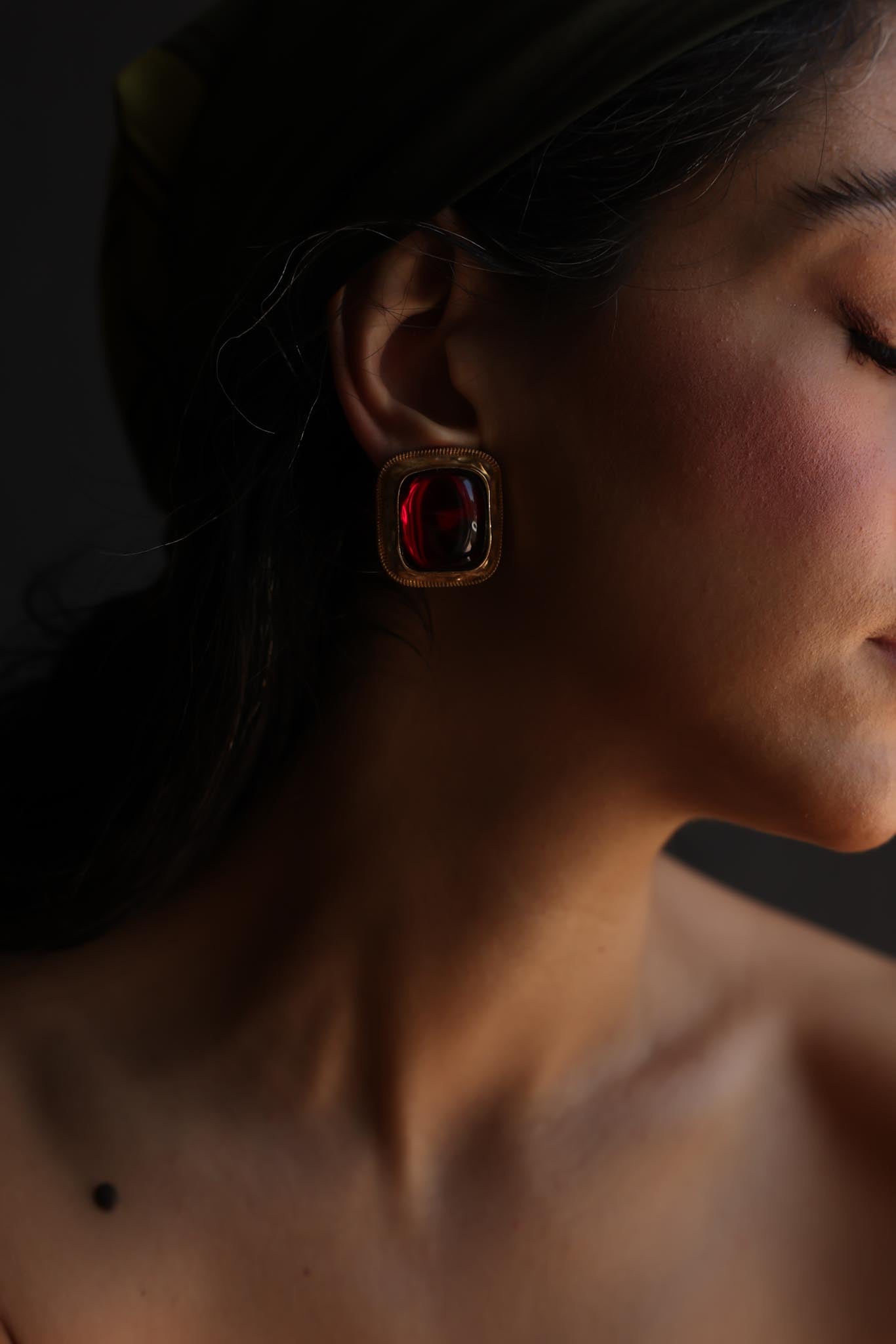 Dell’Olio Red Cabochon Clip-On Earrings|Vintage Baazaar 