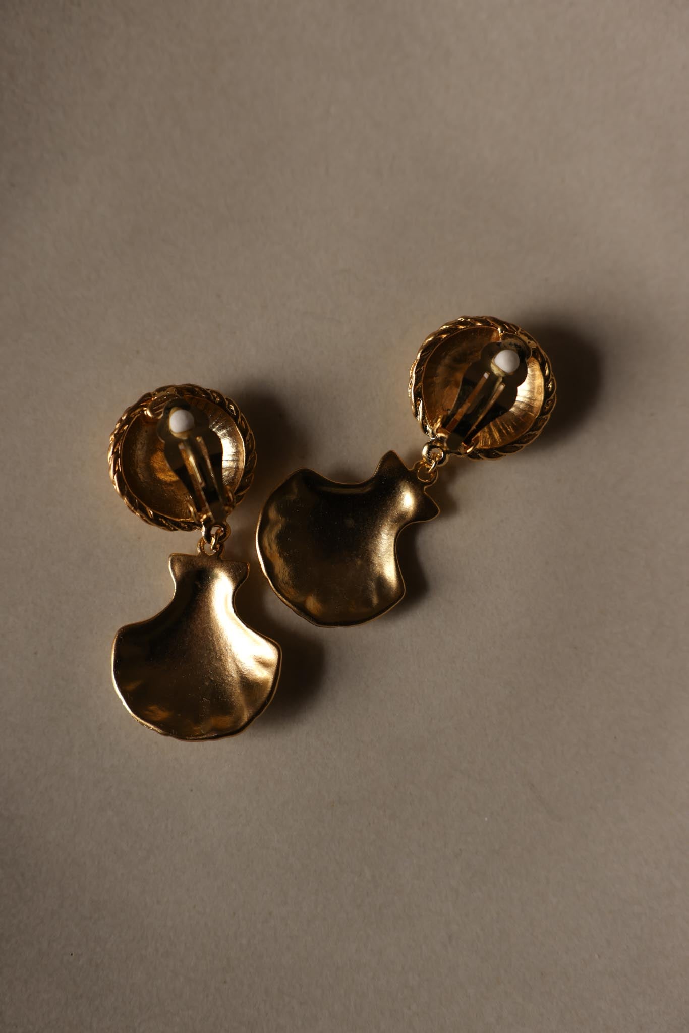 Gold Tone Shell Drop Clip-On Earrings