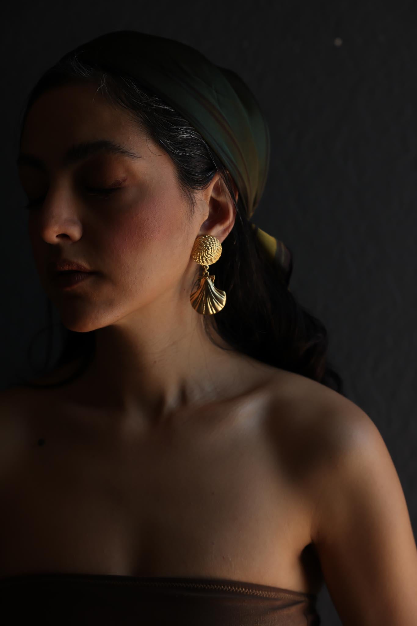 Gold Tone Shell Drop Clip-On Earrings