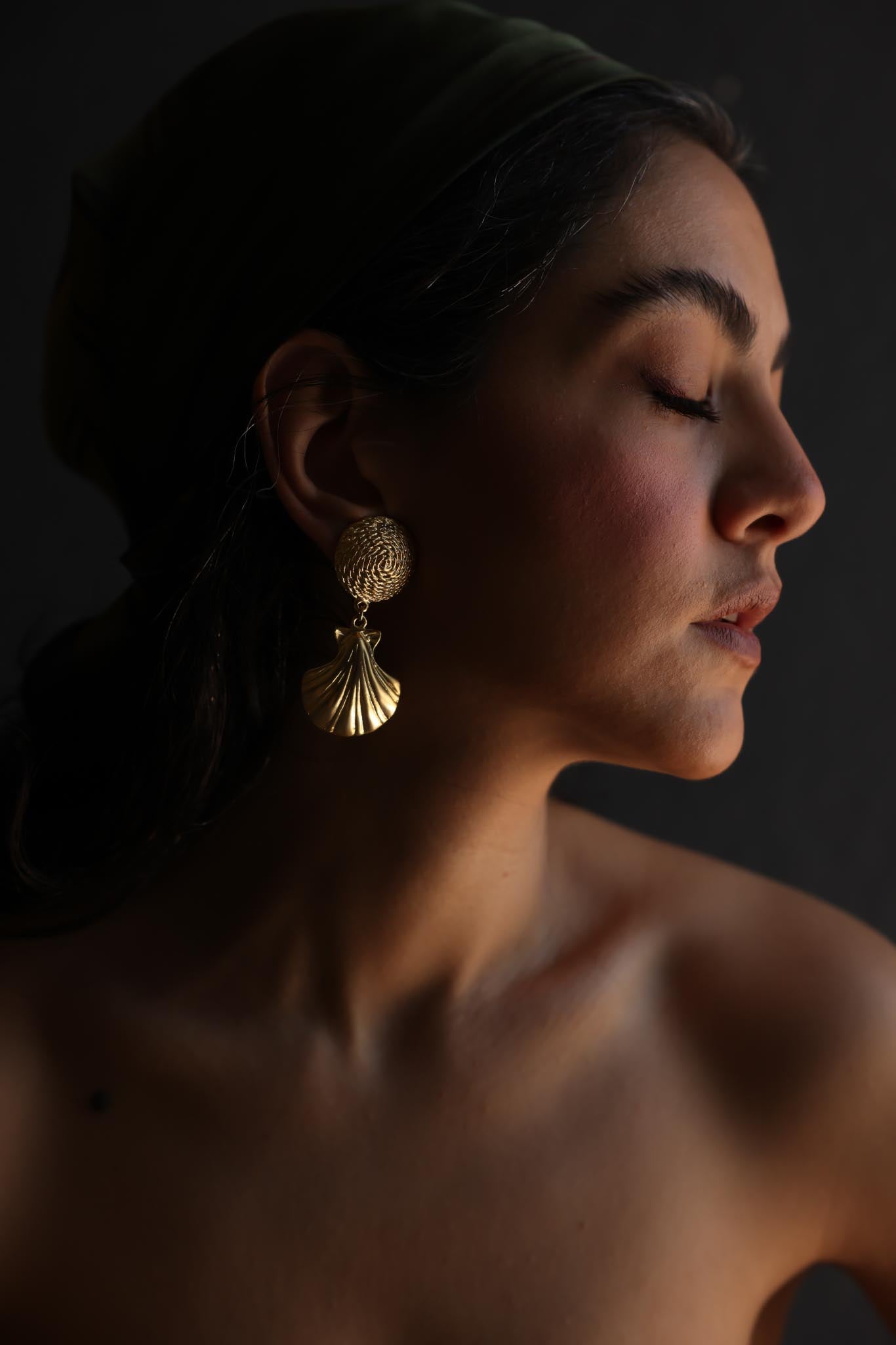 Gold Tone Shell Drop Clip-On Earrings