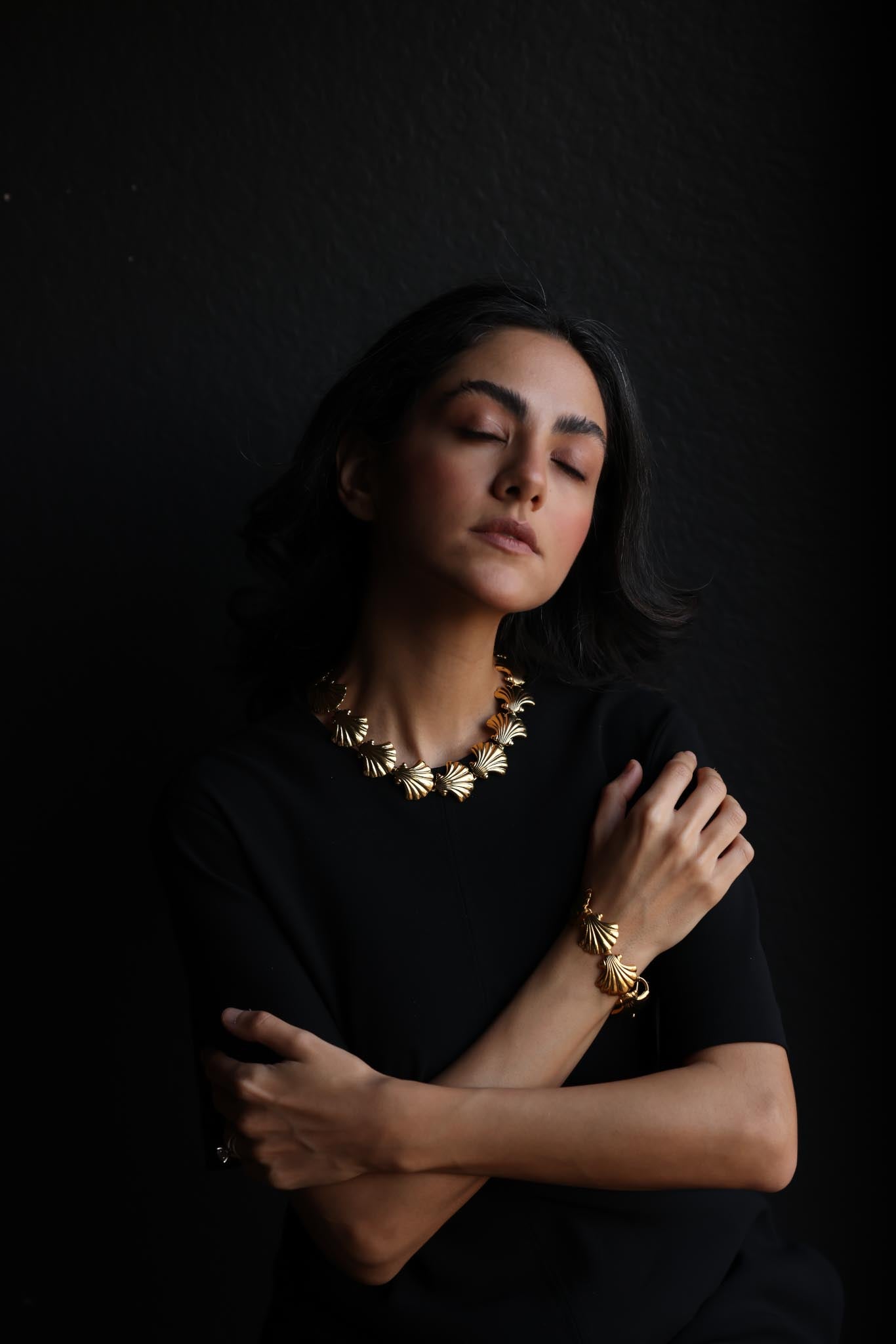 Golden Shell Motif Necklace and Bracelet Set|Vintage Baazaar 