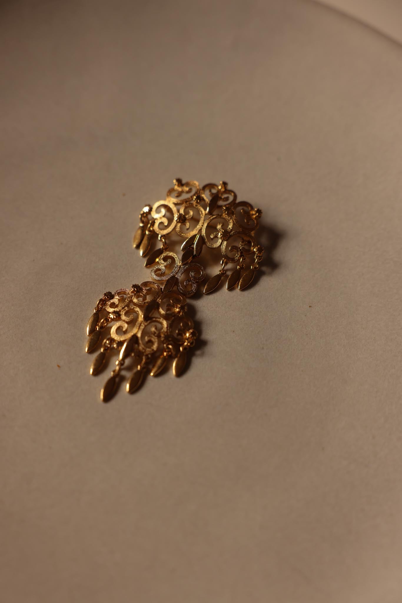 1960s Gold-Plated Filigree Dangle Brooch (Monet )