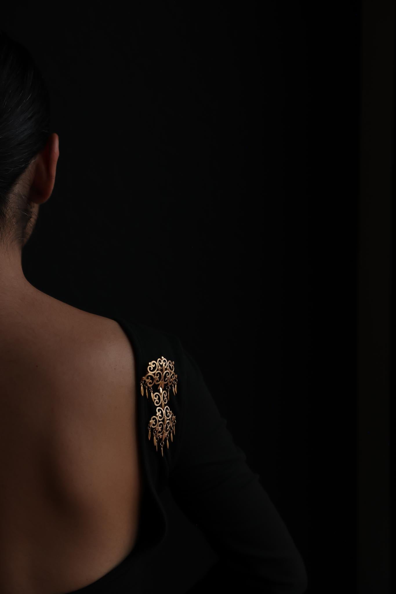 1960s Gold-Plated Filigree Dangle Brooch (Monet )