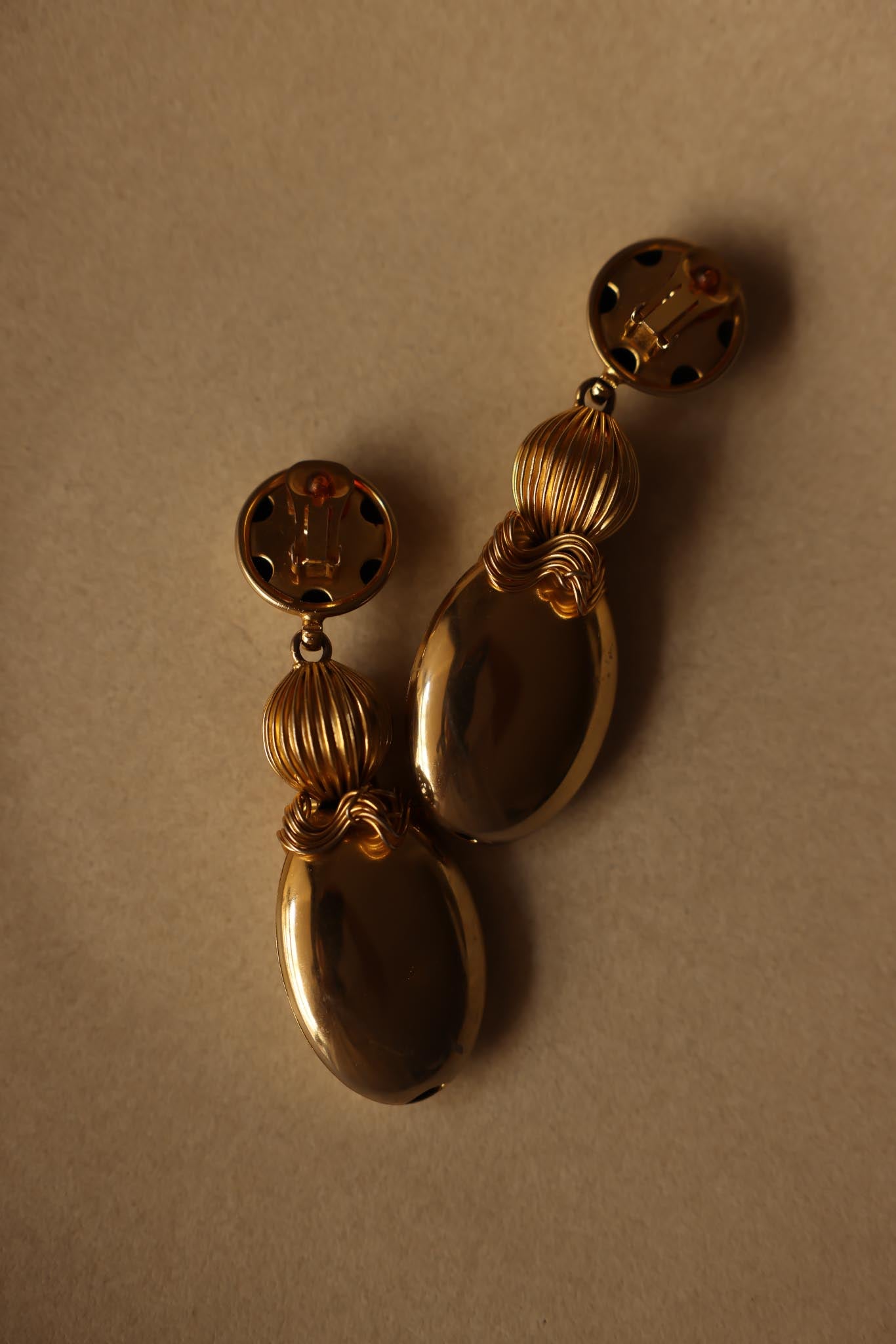 Golden Wave Drop Clip-On Earrings|Vintage Baazaar 